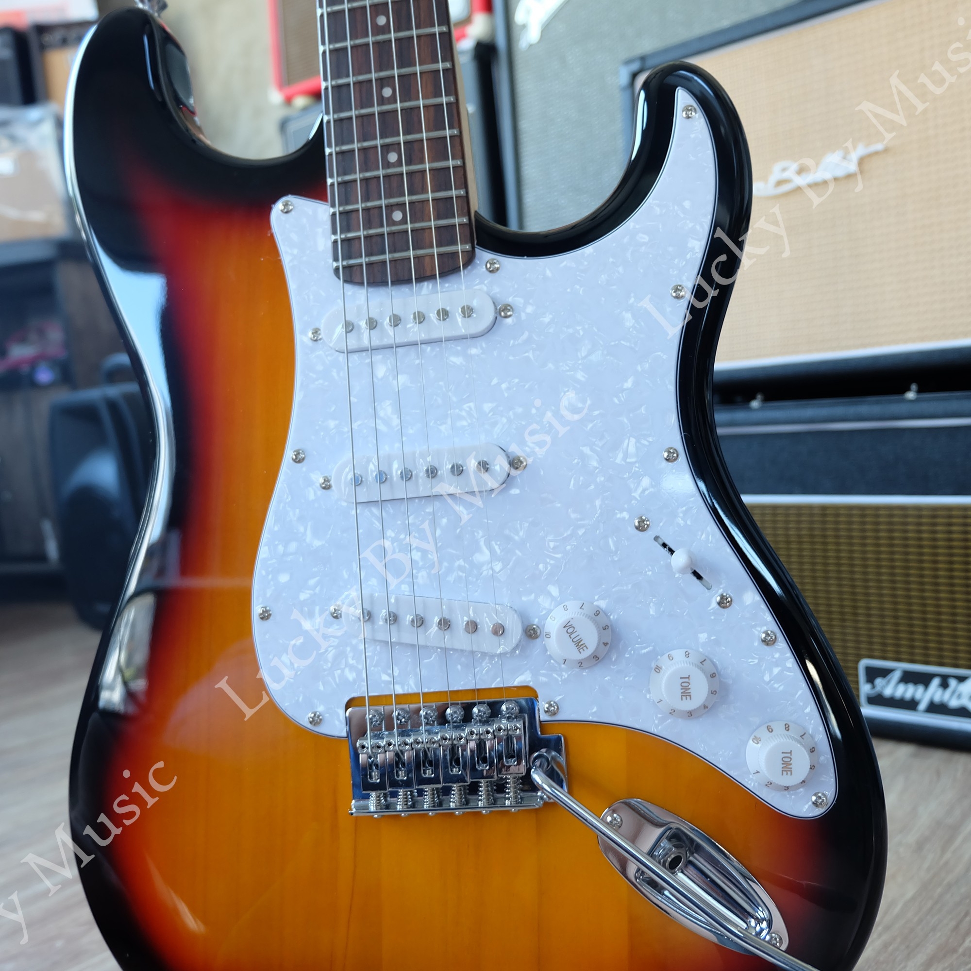 กีต้าร์ไฟฟ้า Gusta รุ่น GST-01 ปิ๊กอัพ SSS สีซันเบิส เสียงเด้งโดนใจ เล่นได้หลายแนว ฟรี❗กระเป๋า ปิ๊ก ที่เก็บปิ๊ก ใบคอร์ด สายแจ็ค