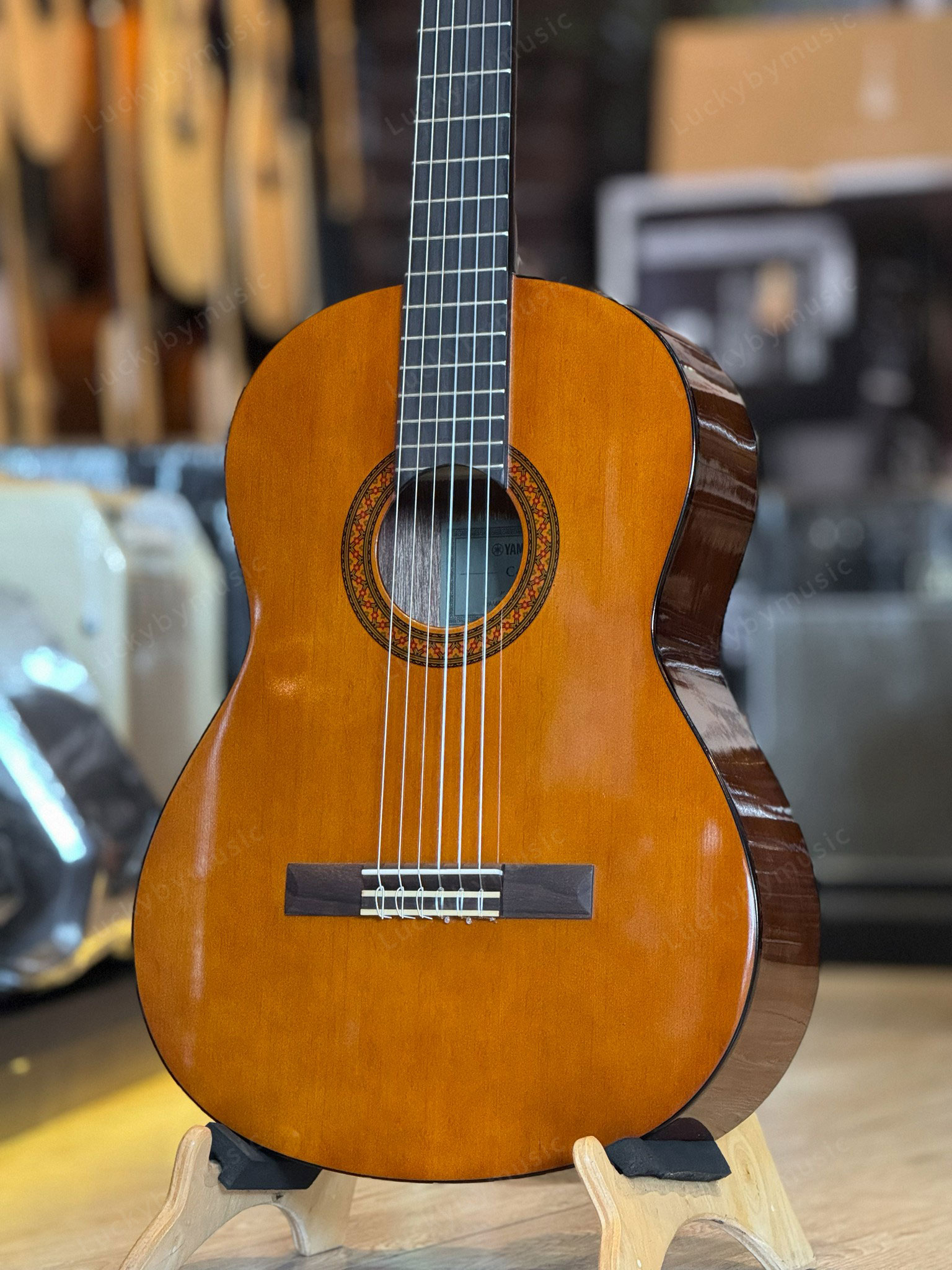 Yamaha® C40 Classical Guitar กีตาร์คลาสสิค ขนาด 39 นิ้ว รุ่น C40//02 Natural | จัดส่งในประเทศ ของแท้ 100%