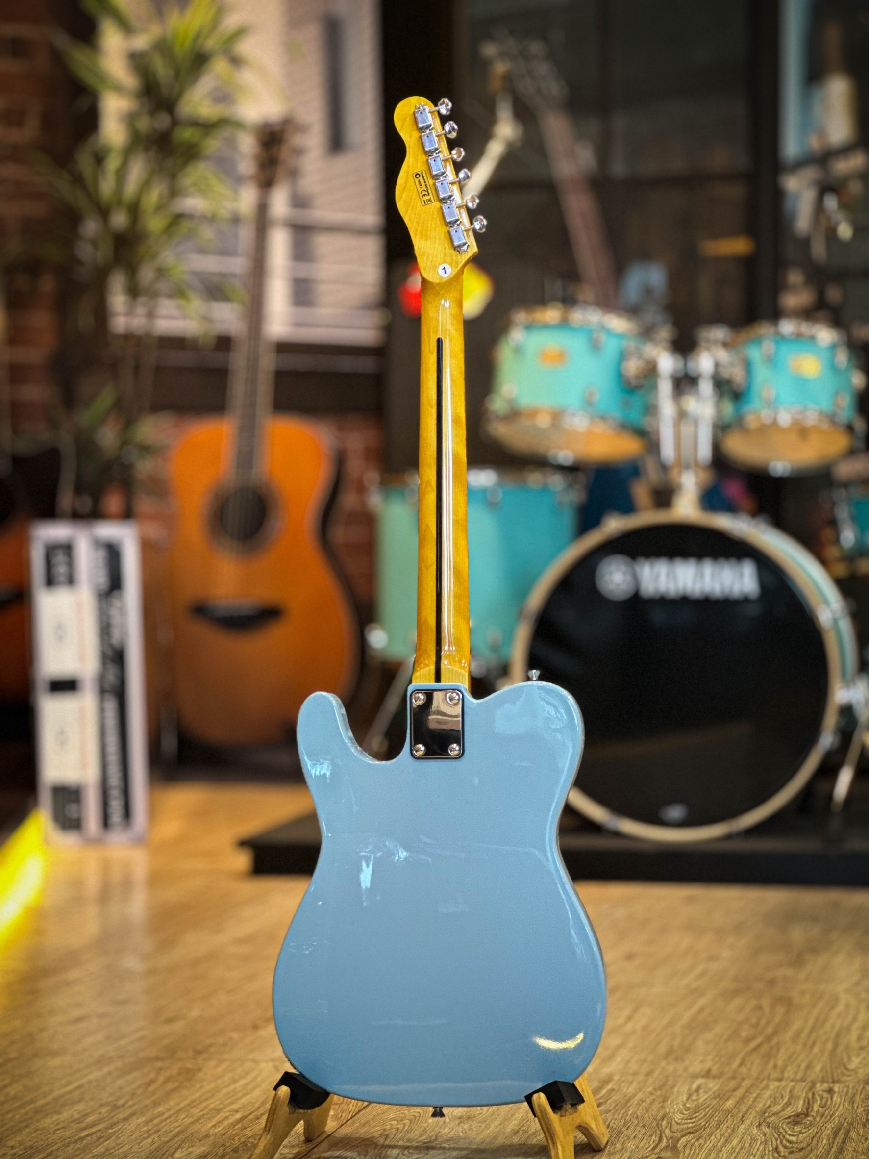Siam Music กีต้าร์ไฟฟ้ารุ่น TL-200 คอเคลือบเงา telecaster สีดำ ทัชชิ่งจับง่าย สบายมือ ฟรี ปิ๊ก4อัน / สายแจ็ค