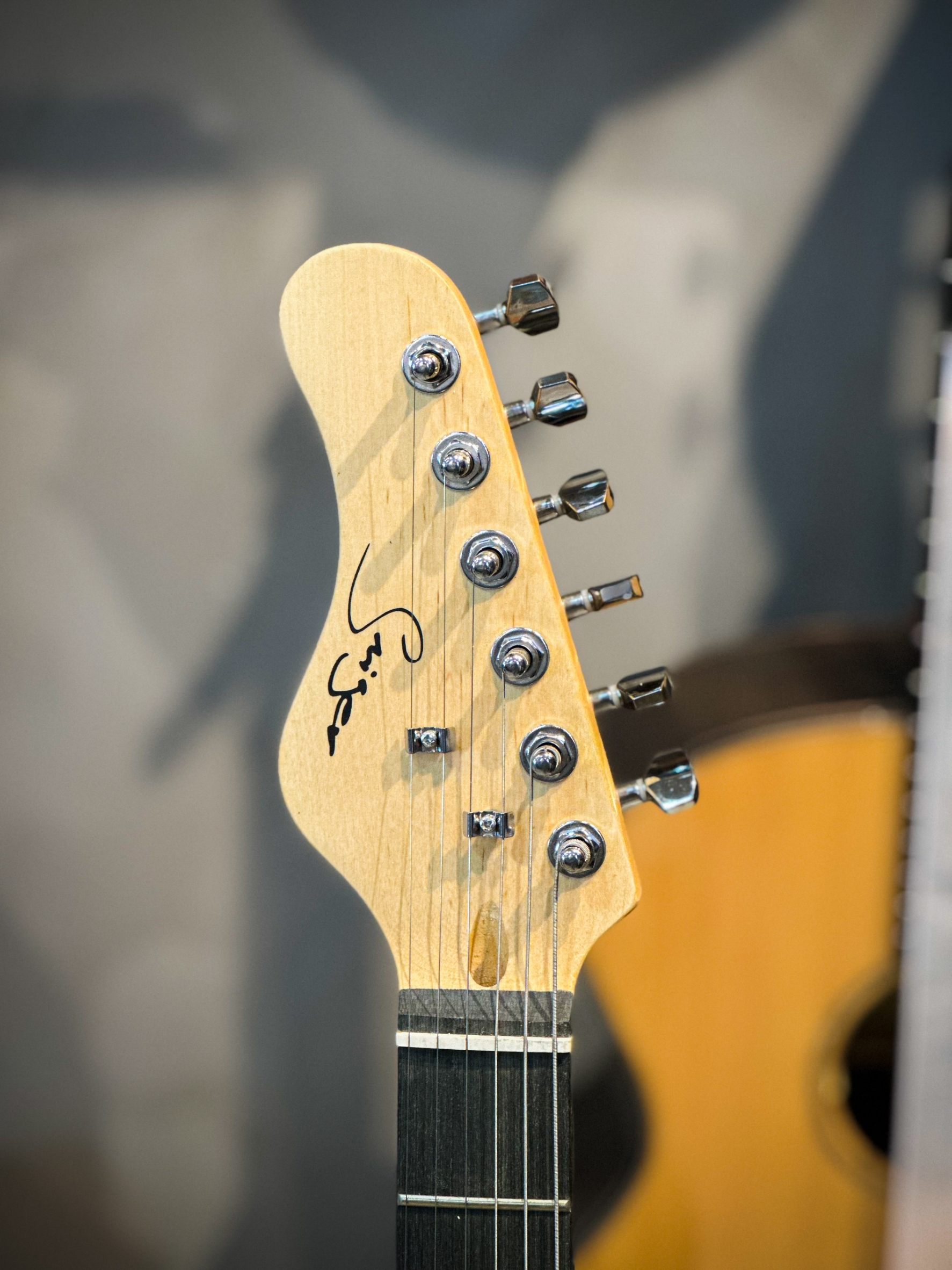 กีต้าร์ไฟฟ้า Smiger สำหรับมือซ้าย ปิ๊กอัพ SSS Guitat Left ทัชชิ่งดี จับง่าย พร้อม กระเป๋า ปิ๊ก2อัน สายแจ็ค