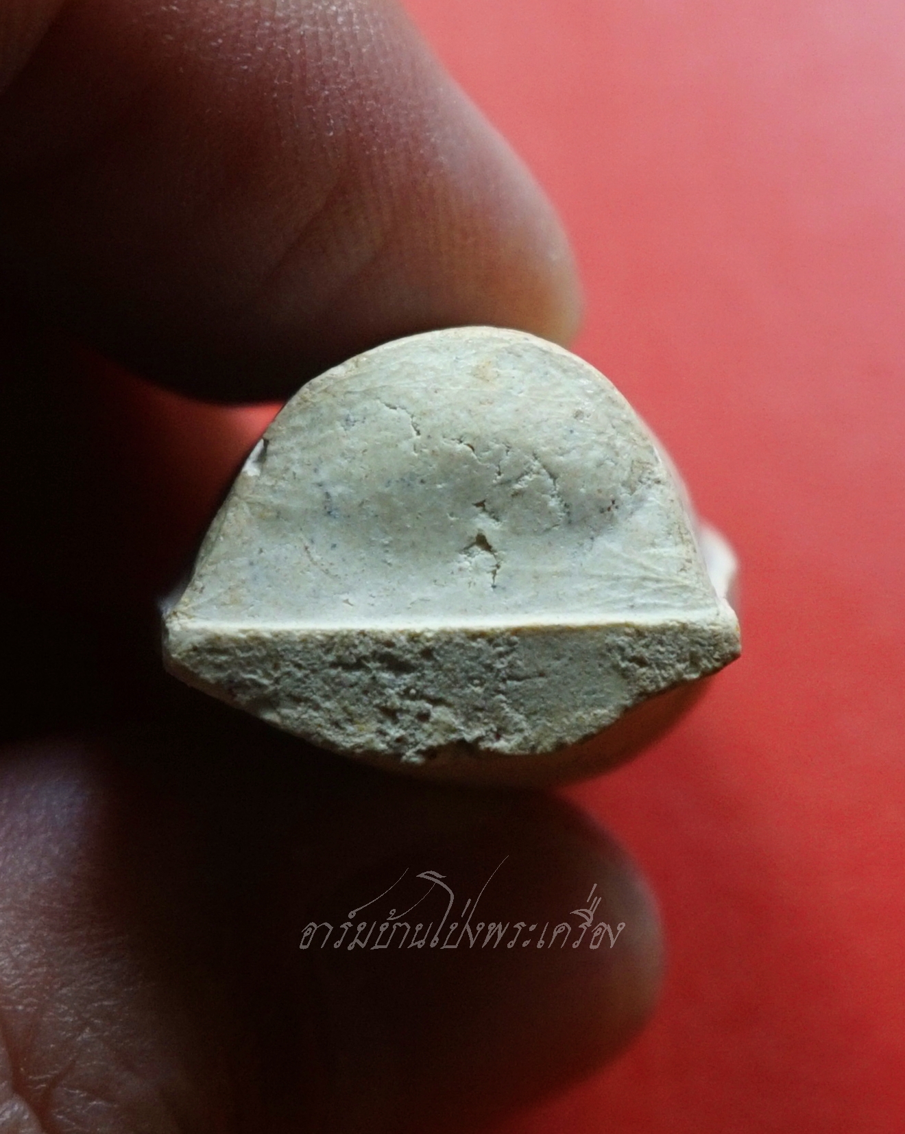 หลวงพ่อคูณ วัดบ้านไร่ นิ้วโป้งจำลอง ลงอักขระยันต์ ปี๒๕๓๖ เนื้อผง(องค์ที่14)