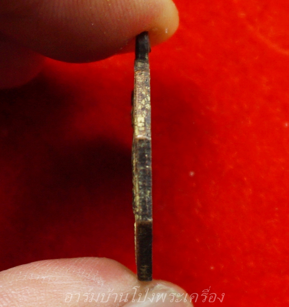 หลวงพ่อสาธร ปิยธรรม วัดปลักแรด รุ่นเสาร์ห้า นวรัตนมงคล ปี๒๕๔๓ เนื้อกะไหล่ทอง(องค์ที่1)