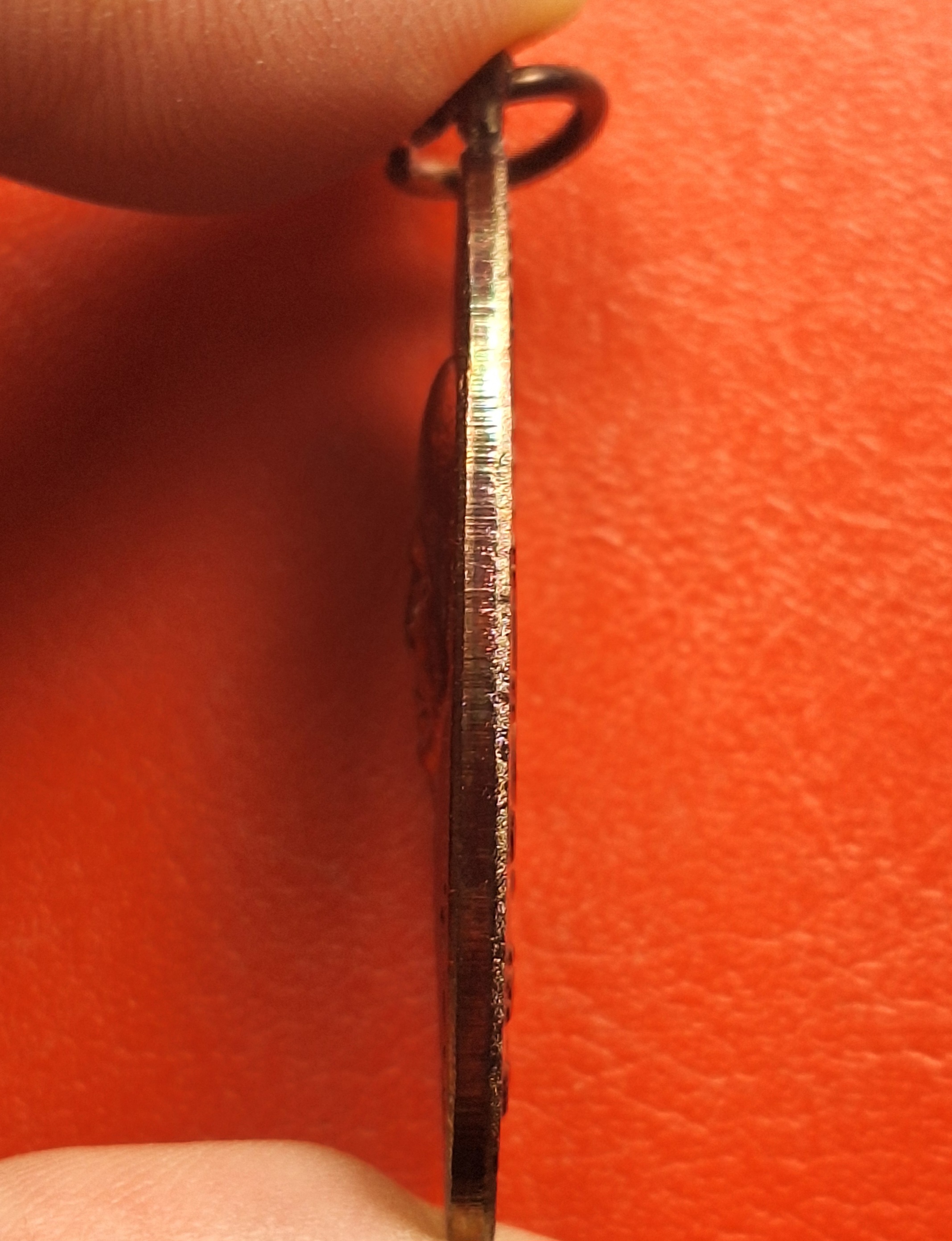 หลวงปู่แผ้ว ปวโร วัดกำแพงแสน ใบขี้เหล็ก ปี๒๕๕๗ เนื้อทองแดง บล๊อกนวะ ตอกโค้ต ส.ท.(สุดท้าย)(องค์ที่12)