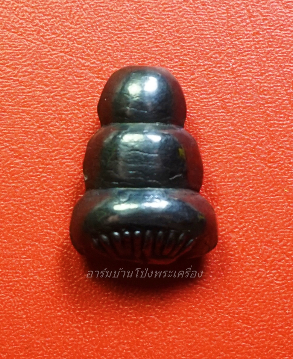 หลวงพ่อปล้อง วัดหลุมดิน ปิดตาย้อนยุค เนื้อเมฆพัตร(องค์ที่1)