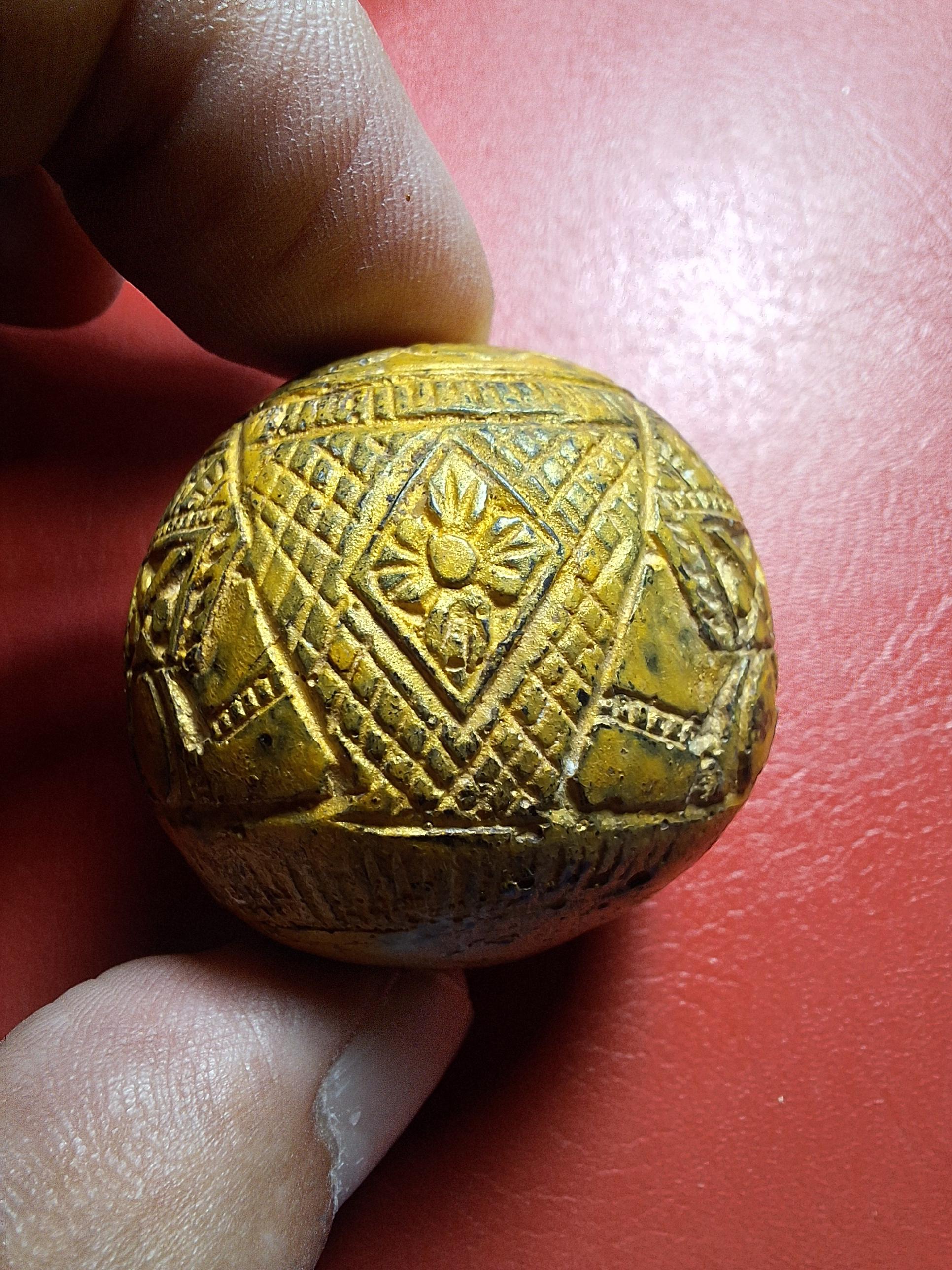 คตมะพร้าวสุดยอดของมงคลศักสิทธิ์ ป้องกันไสยศาสตร์ทุกชนิด เขย่ามีเสียงดัง แกะเป็นรูปราหู 3 หน้า(องค์ที่3)