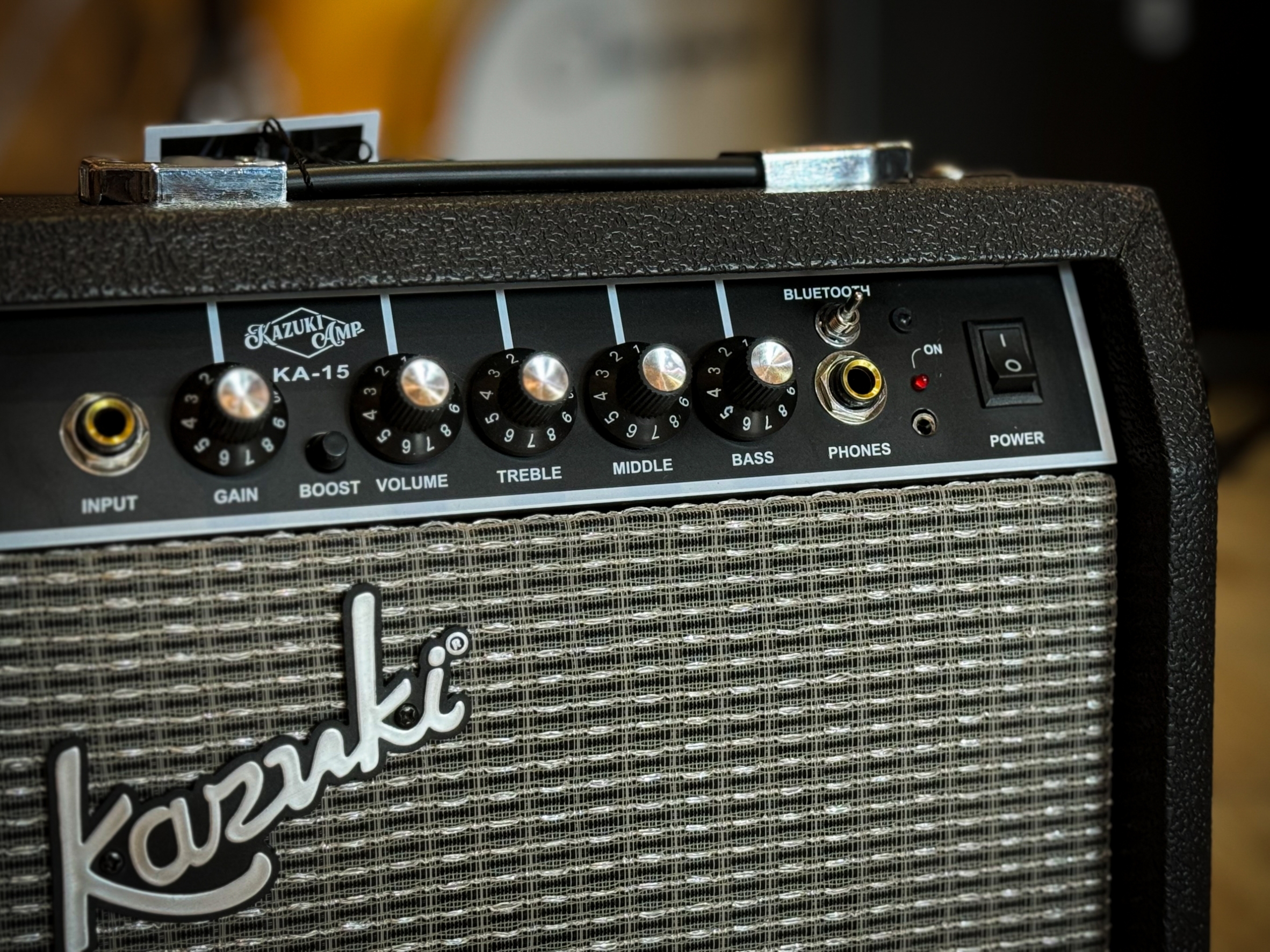 แอมป์กีต้าร์ บลูทูธ KAZUKI รุ่น KA-15 BT 15W พกพาง่าย ตู้แอมป์คุณภาพ มีเสียงแตกในตัว