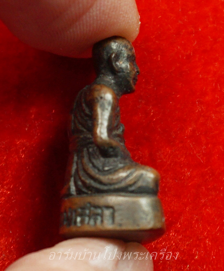 หลวงปู่บุญ วัดดอนเสลา รูปหล่อ เนื้อทองแดง(องค์ที่6)