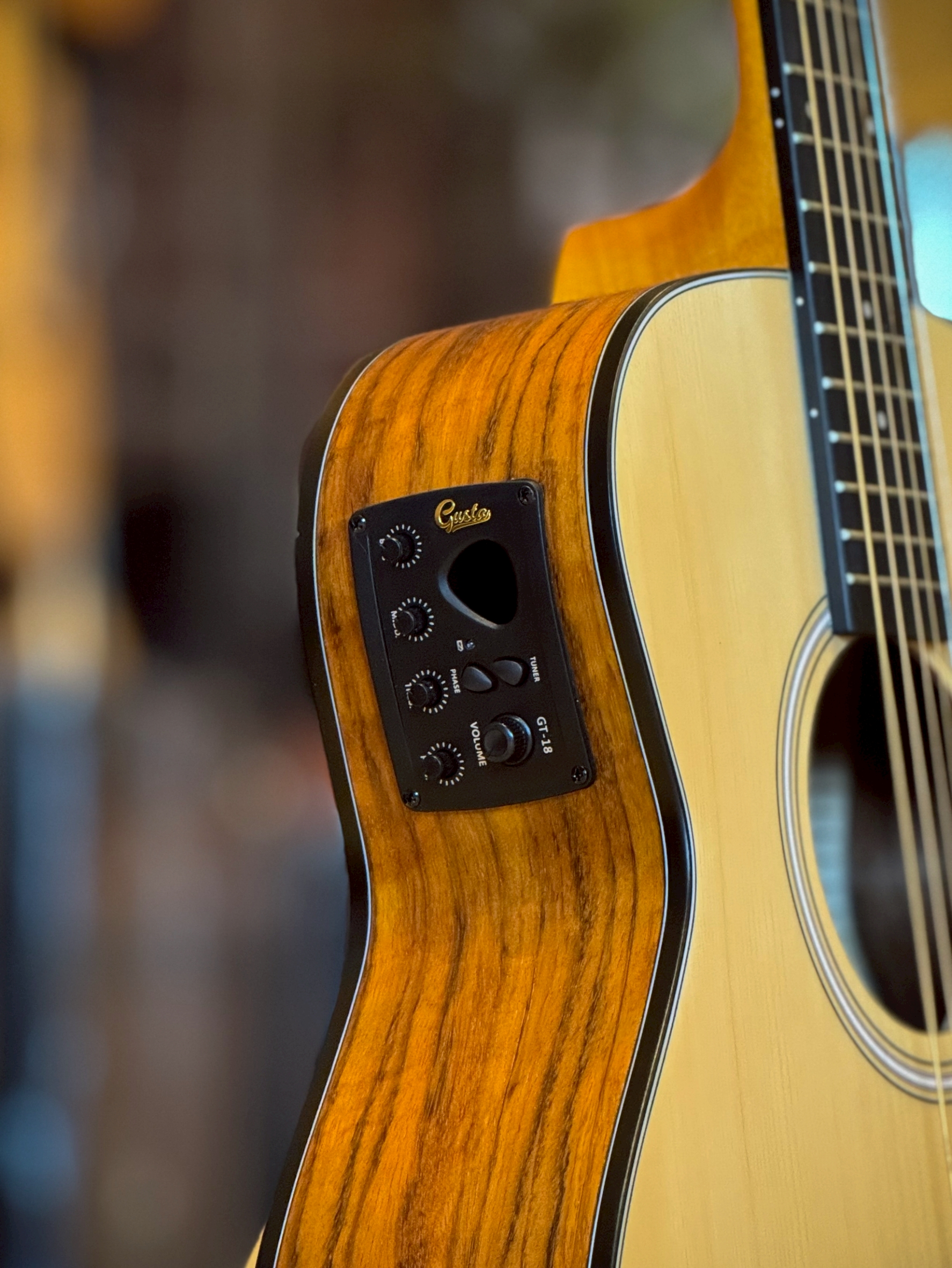 Gusta Mini 2E Walnut กีต้าร์โปร่งไฟฟ้า ไม้วอลนัท Acoustic Guitar พร้อม กระเป๋า ปิ๊ก4อัน สายแจค