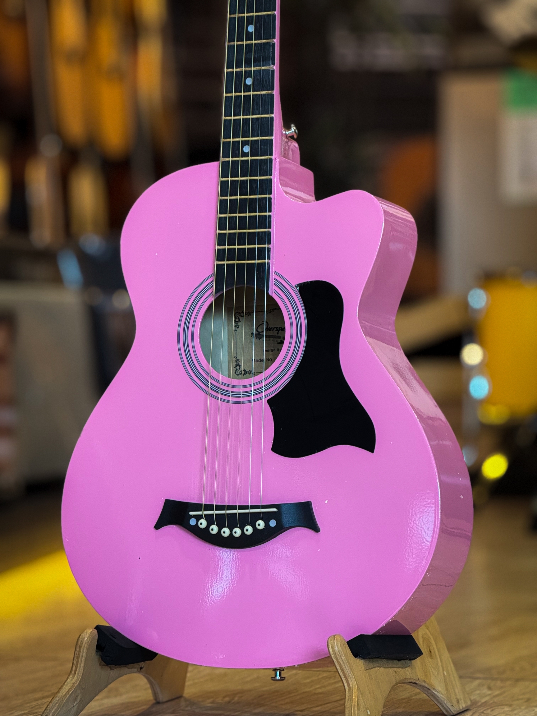 กีต้าร์โปร่ง Overspeed 38 นิ้ว รุ่น OS-38C สีชมพู มีเหล็กขันคอ พร้อม กระเป๋า ปิ๊ก 4 ชิ้น ประแจ (เลือกรับเครื่องตั้งสาย)