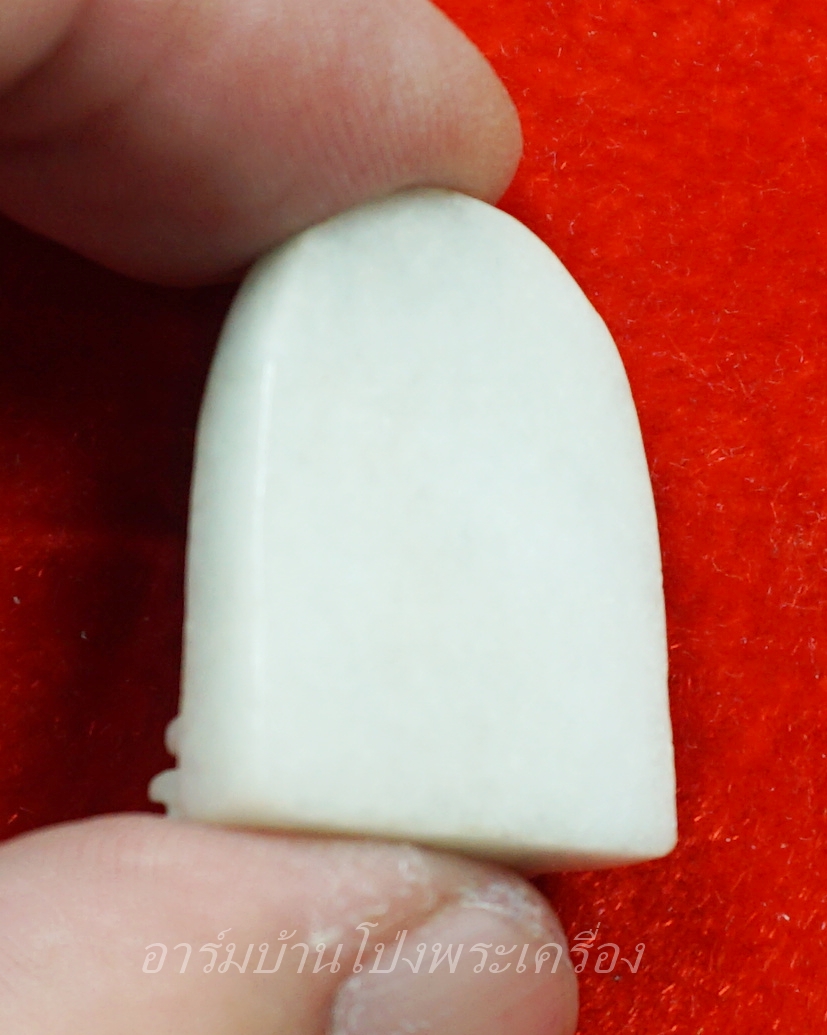 หลวงพ่อขันธ์ วัดพระศรีอารย์ พระหยกขาว พร้อมกล่องเดิม(องค์ที่3)