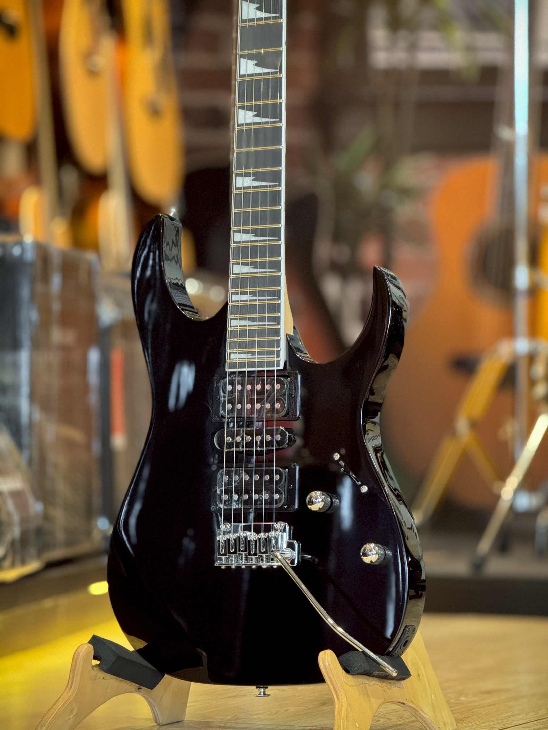 Ibanez GRG170DX กีตาร์ไฟฟ้า เสียงเด้งๆทำทรงคอแบบ GRG ที่บางและจับง่ายถนัดมือ เสียง ดุ สะใจ