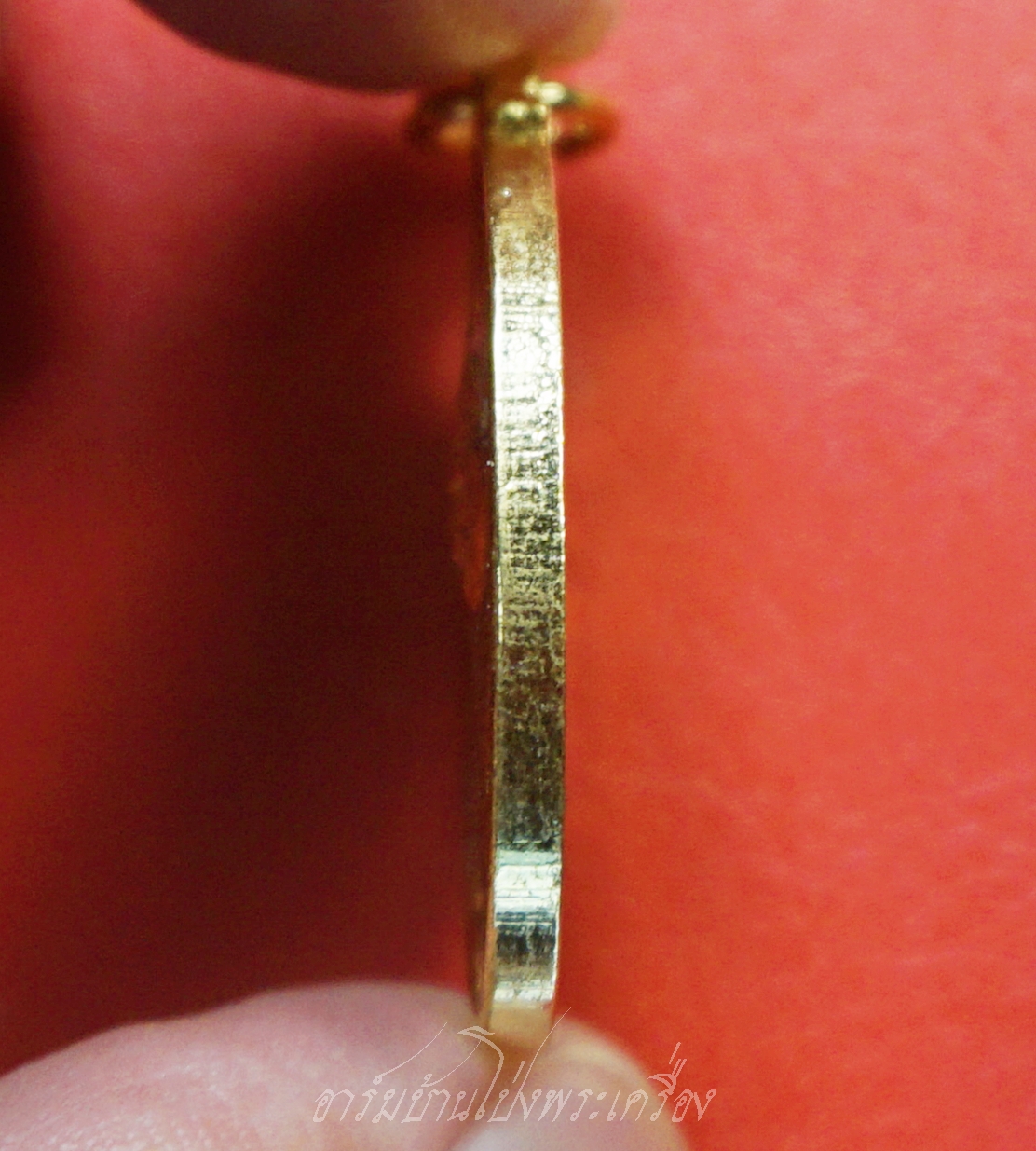 หลวงพ่อยะ วัดท่าข้าม รุ่นแรก ปี๒๕๓๐ เหรียญรูปไข่ พิมพ์เล็ก เนื้อกะไหล่ทอง(องค์ที่4)