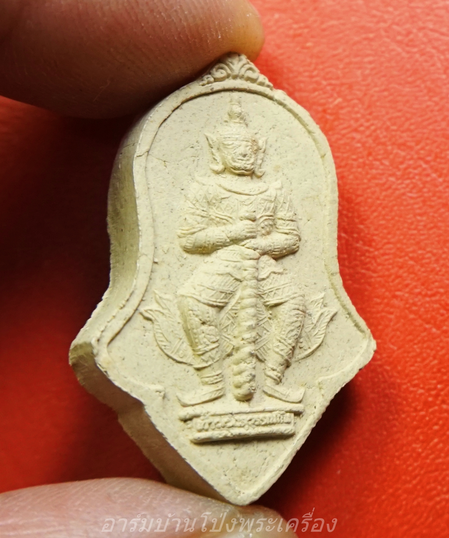 หลวงพ่อวิรัช วัดดีบอน ท้าวเวสสุวรรณ เนื้อผงสีครีม(องค์ที่1)