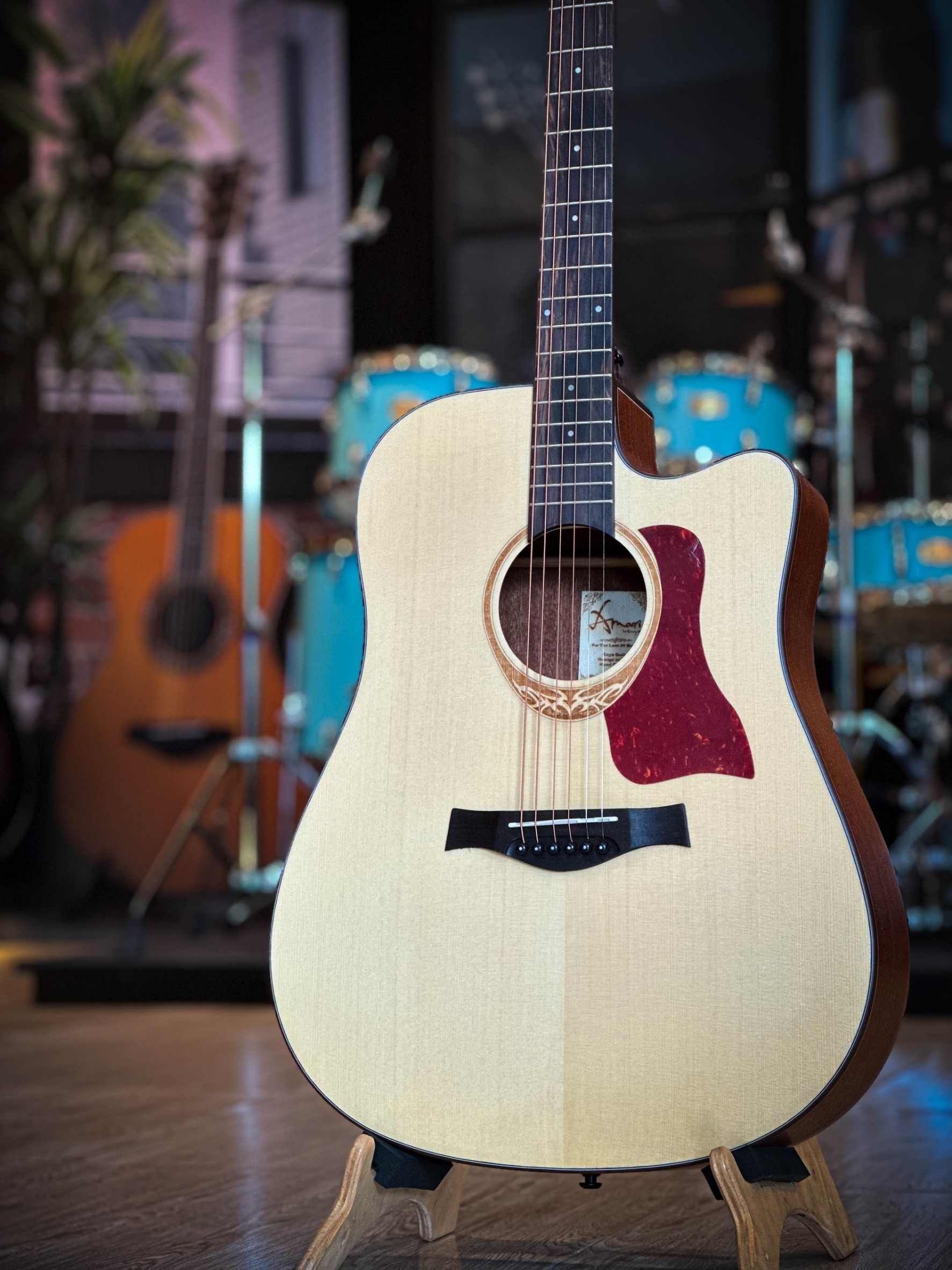 Amari By Enya AM-418C กีตาร์โปร่งไฟฟ้า 41 นิ้วคอเว้า สีไม้