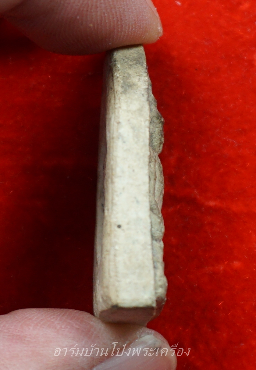 พระแก้วมรกต วัดบ้านโป่ง ปี๒๕๐๙ พิมพ์ใหญ่ เนื้อขาว ด้านหลังในหลวงพระราชินี(องค์ที่1)