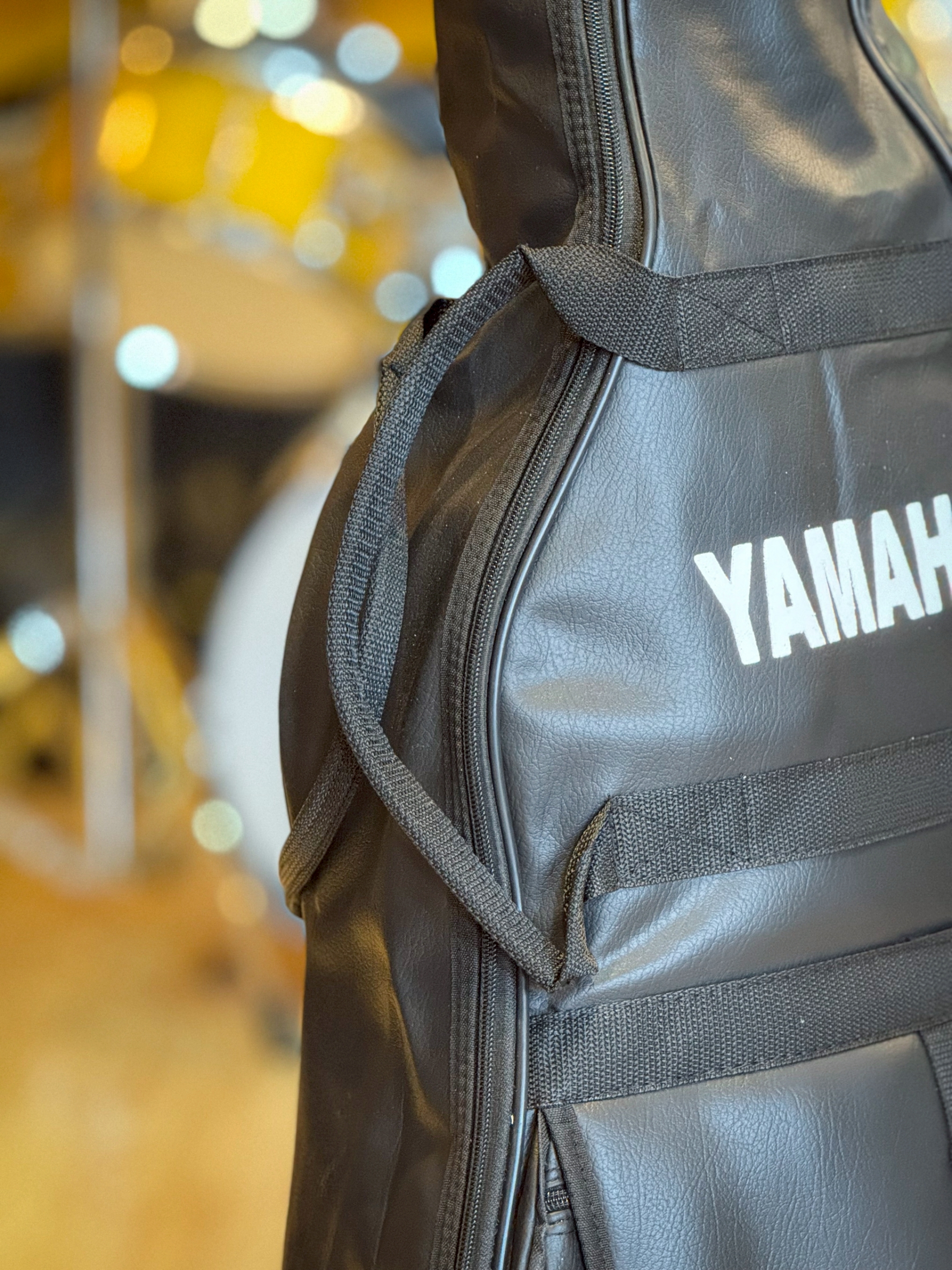 กระเป๋ากีต้าร์โปร่ง Yamaha ขนาด 41 นิ้ว กระเป๋าหนัง มีบุฟองน้ำ มีสายสะพายด้านหลัง มีช่องด้านหน้า