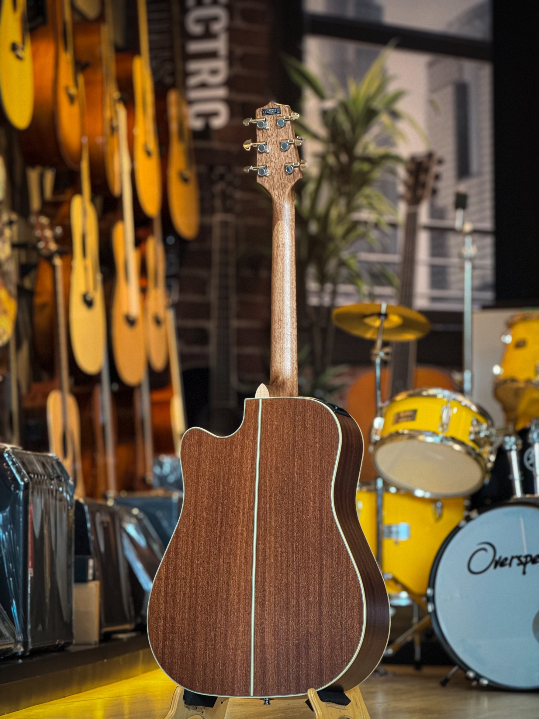 Takamine กีต้าร์โปร่งไฟฟ้า GD20CE หน้าไม้แท้ top solid สามารถปรับ EQ ได้ 3 ย่านเสียง