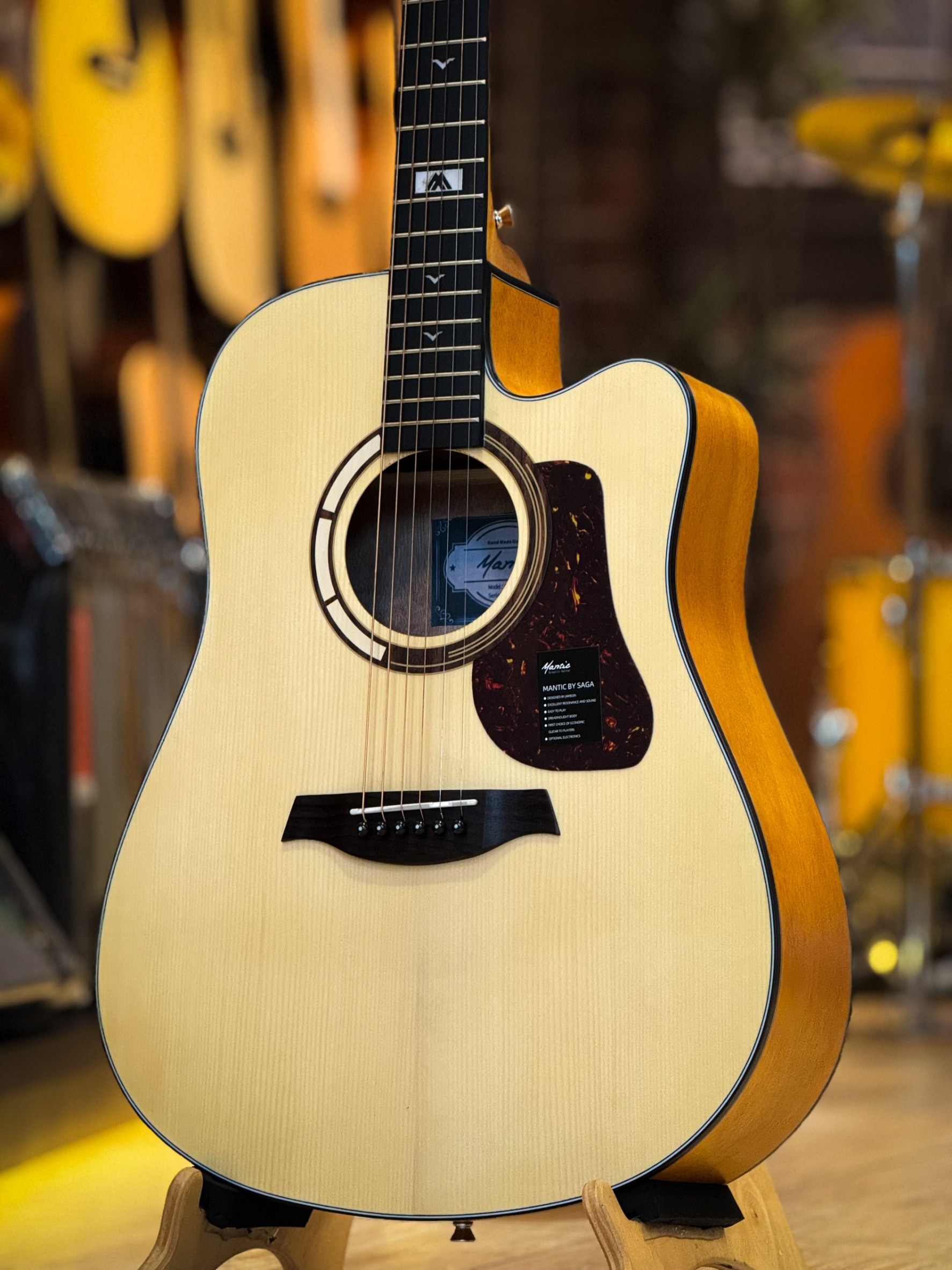 Mantic GT-1DC กีต้าร์โปร่ง / โปร่งไฟฟ้า ทรงเดรทน็อต ขนาด 41 นิ้ว พร้อม กระเป๋า / ปิ๊ก 4 อัน / ใบคอร์ด / ประแจ