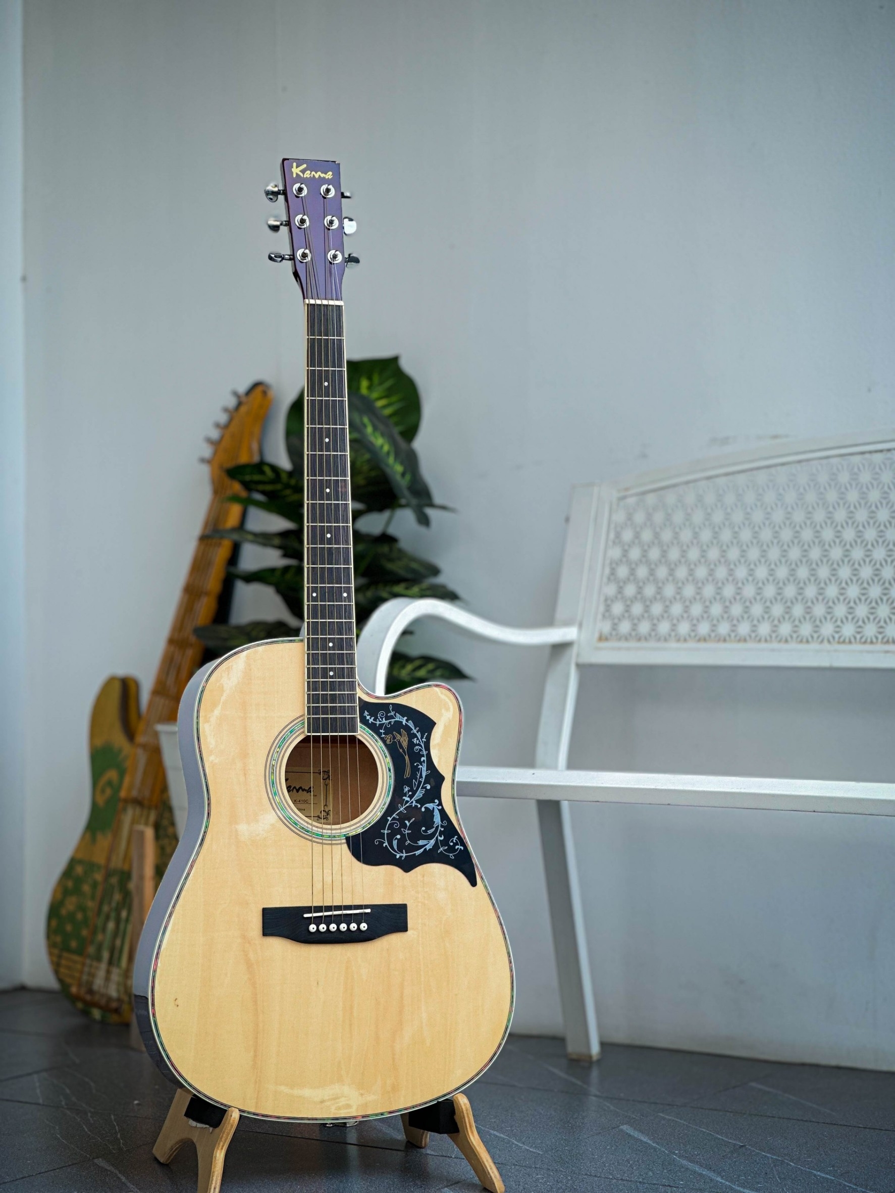 KAMA กีต้าร์โปร่ง K-410D ขนาด 41 นิ้ว NEW!! ปิ๊กกาดลายเถาวัลย์ แถมฟรี กระเป๋าNAMI ปิ๊ก4อัน คาโป้ ประแจ