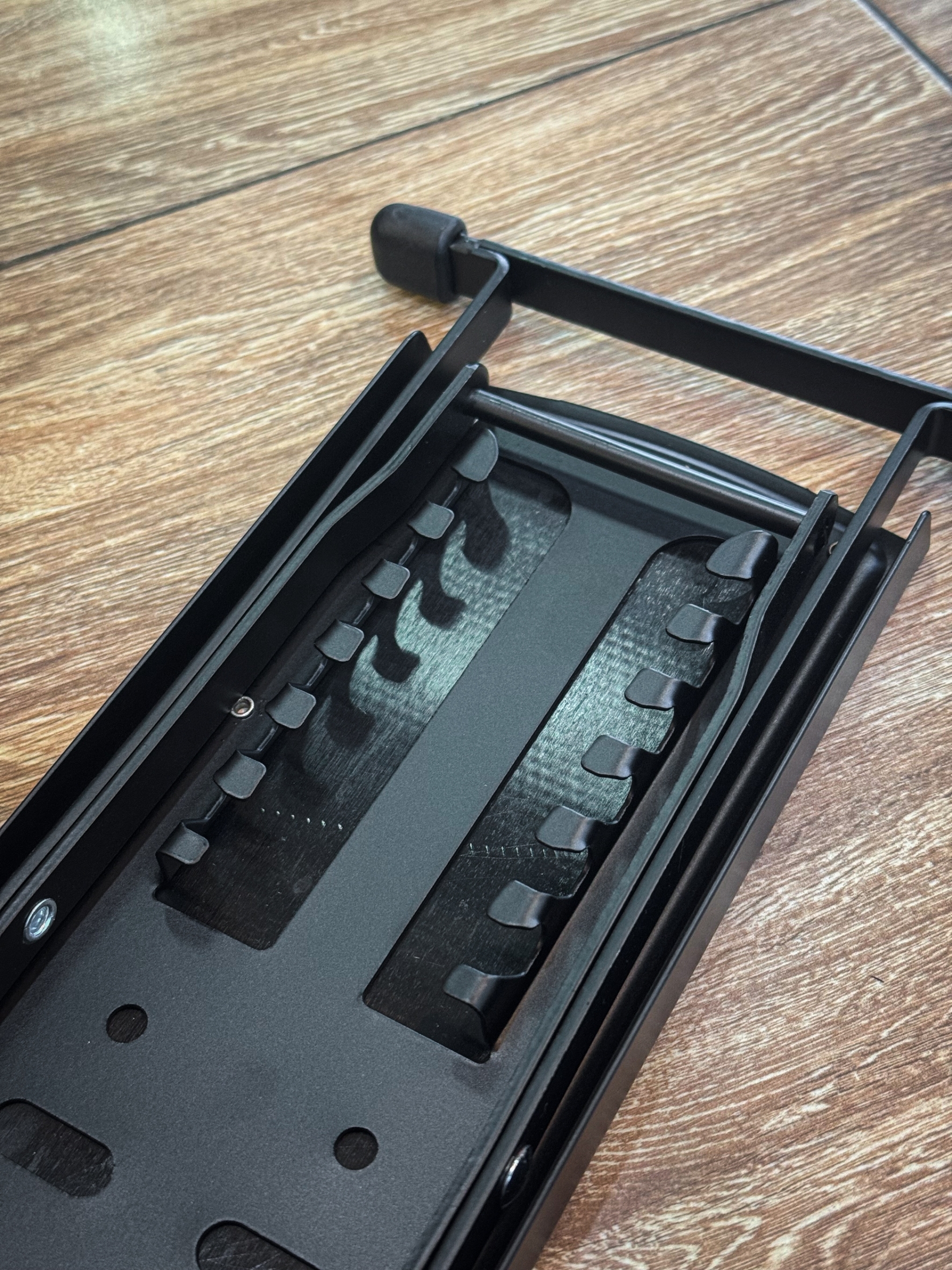 Foot Stool ที่วางเท้าเล่นกีตาร์ รุ่น P-1 ปรับได้ 7 ระดับ พื้นกันลื่น สีดำ แข็งแรง ทนทาน