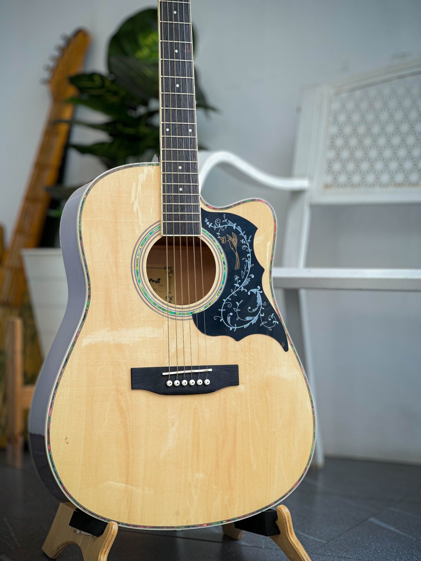 KAMA กีต้าร์โปร่ง K-410D ขนาด 41 นิ้ว NEW!! ปิ๊กกาดลายเถาวัลย์ แถมฟรี กระเป๋าNAMI ปิ๊ก4อัน คาโป้ ประแจ