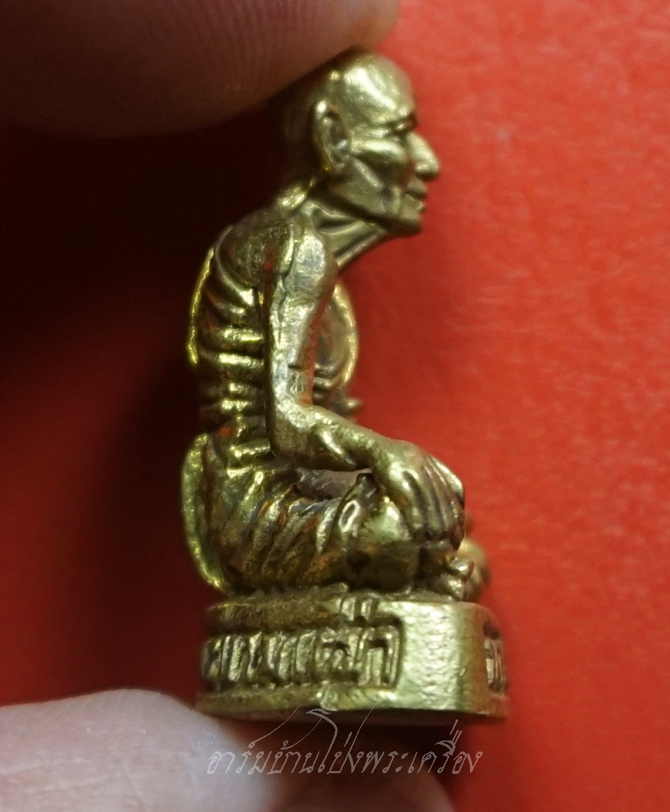 หลวงปู่ศุข วัดปากคลองมะขามเฒ่า รุ่นสร้างเขื่อน ปี๒๕๕๙ เนื้อฝาบาตร(องค์ที่1)