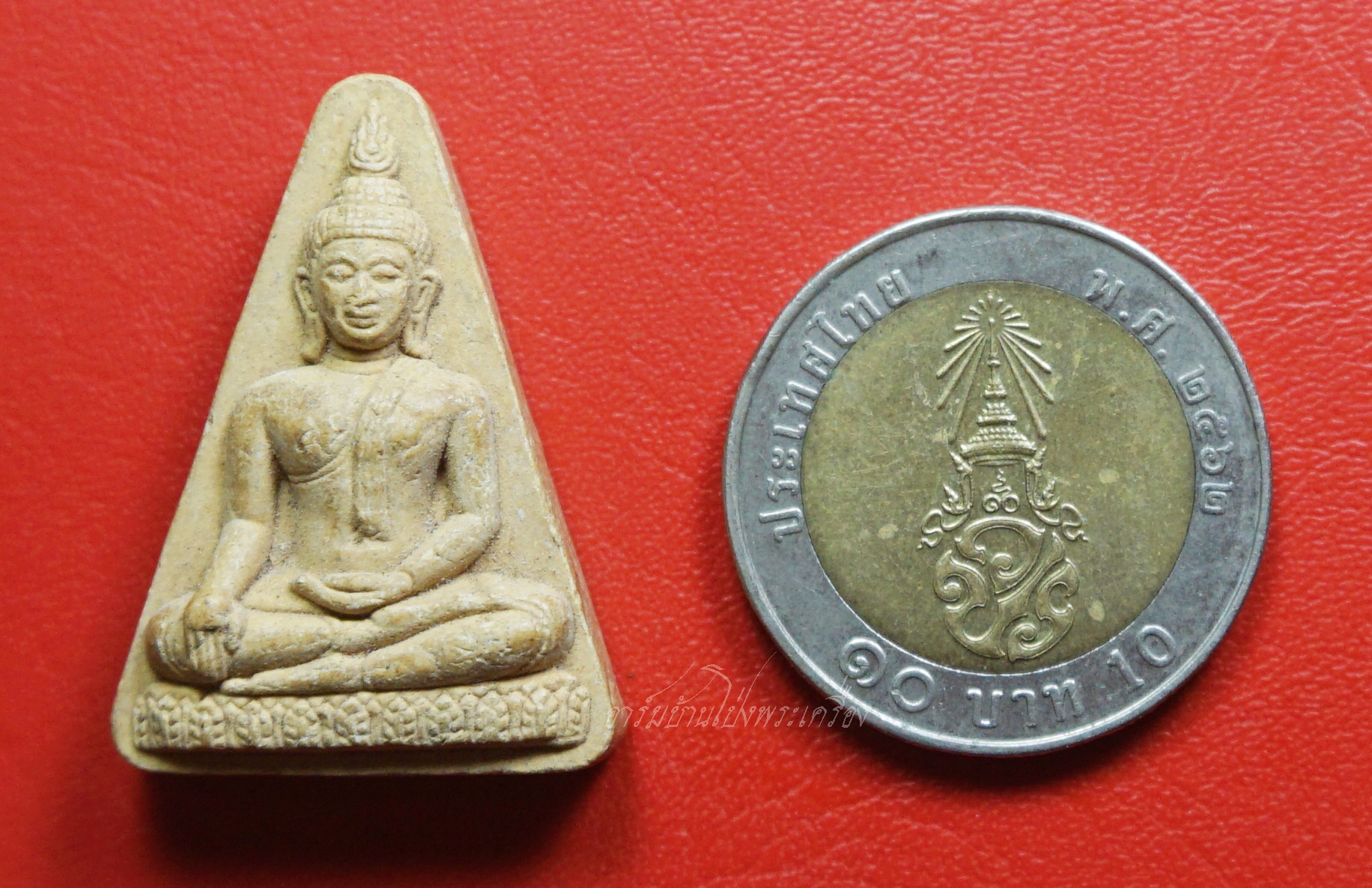 พระนางพญา วัดพวงมาลัย จ.เพชรบุรี เนื้อผงสีขาว(องค์ที่1)