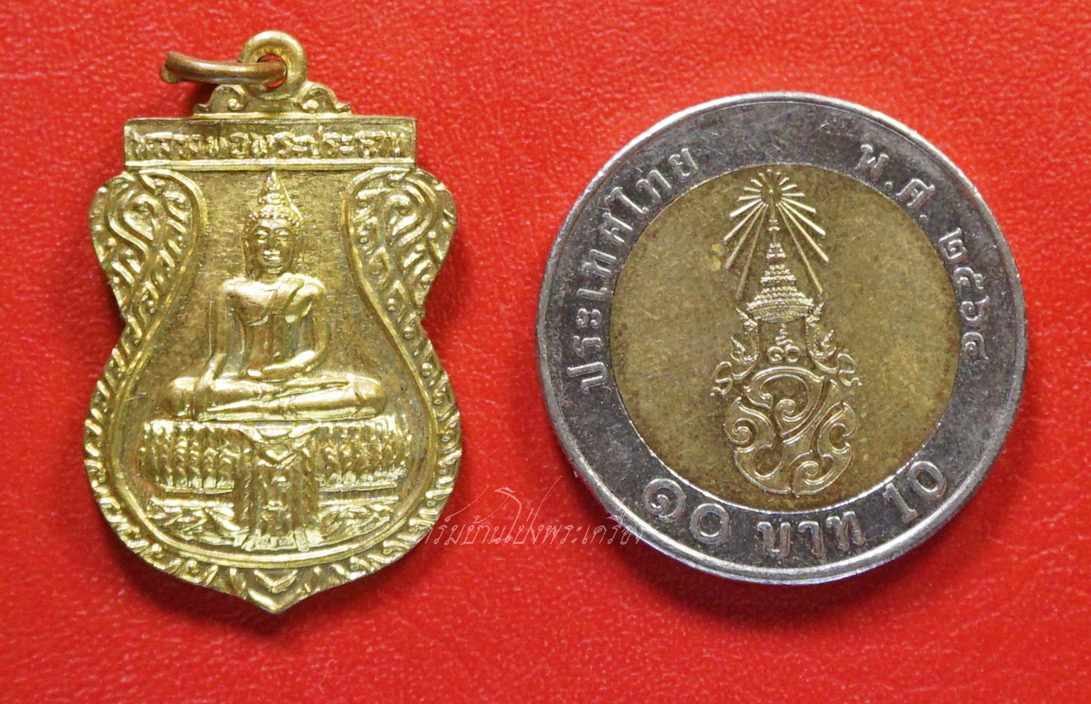 พระครูสุพัฒน์วรกิจ อาจารย์ออย วัดชมภูพล หลวงพ่อพระประธาน ที่ระลึกในงานผูกพัทธสีมา ปี๒๕๒๘ เนื้อฝาบาตร(องค์ที่1)