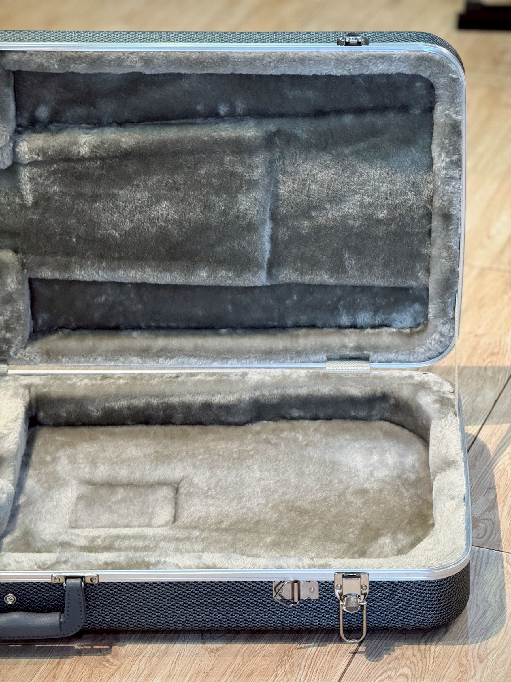 ฮาร์ดเคสกีตาร์ไฟฟ้า Rainbow รุ่น RAS-RT-SG พรมกำมะหยี่สีเทา วัสดุทนทานแข็งแรง Electric guitar case