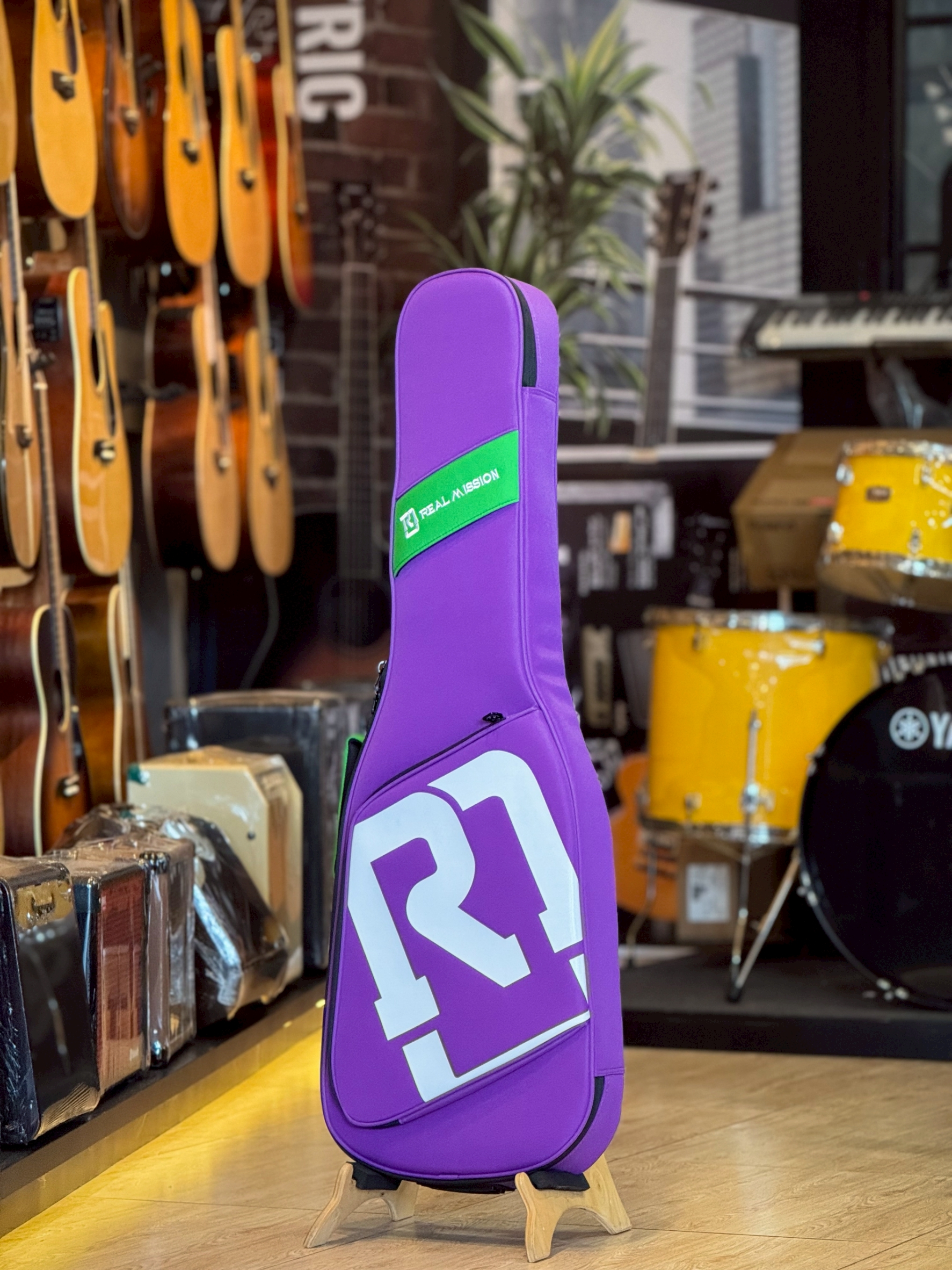 Real Mission สีม่วง ซอฟเคสกีตาร์ไฟฟ้า Soft Case กระเป๋ากีตาร์ไฟฟ้า ป้องกันการกระแทกได้ดี วัสดุกันน้ำ งานหนามาก