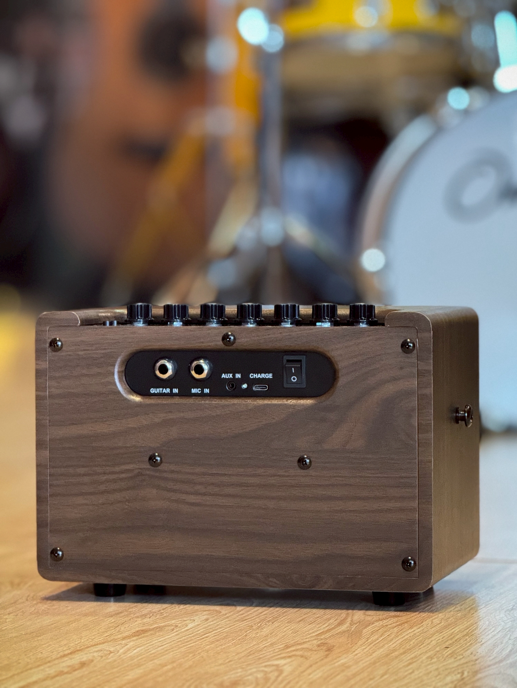 แอมป์กีตาร์โปร่ง Skysonic SC-25 PRO MINI | Bluetooth เชื่อมต่อง่าย 25 วัตต์ พร้อมหูจับพกพาสะดวก 2 อินพุต ชาร์จ Type-C รับประกันสินค้า