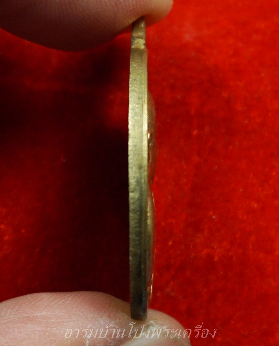 หลวงพ่ออวยพร วัดดอนยายหอม บารมีทานกฐิน๕๕๕ อายุ๗๑ปี เนื้อฝาบาตร(องค์ที่1)