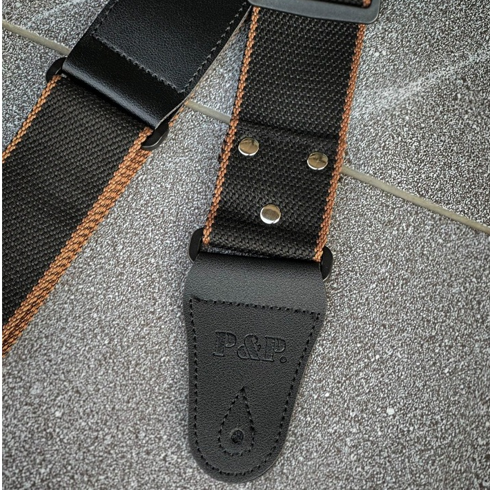 P&P สายสะพายกีต้าร์ เลือกสีได้ ส่วนหัวทำจากหนัง ใช้ได้ทั้งกีต้าร์โปร่ง/ไฟฟ้า /เบส สายสะพาย ปรับความยาวได้