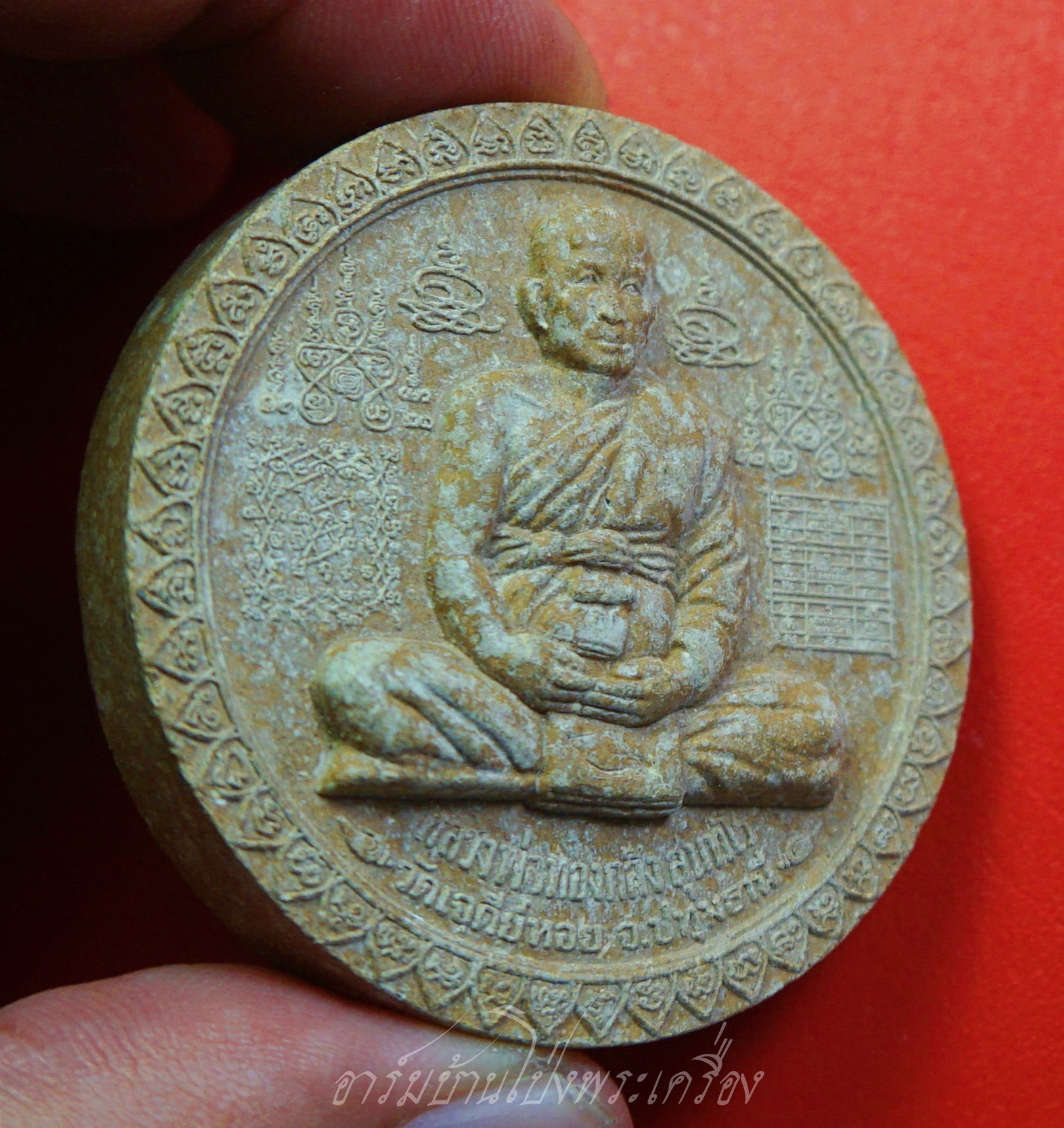 หลวงพ่อทองกลึง วัดเจดีย์หอย พระผงสีน้ำตาล พิมพ์ใหญ่(องค์ที่1)