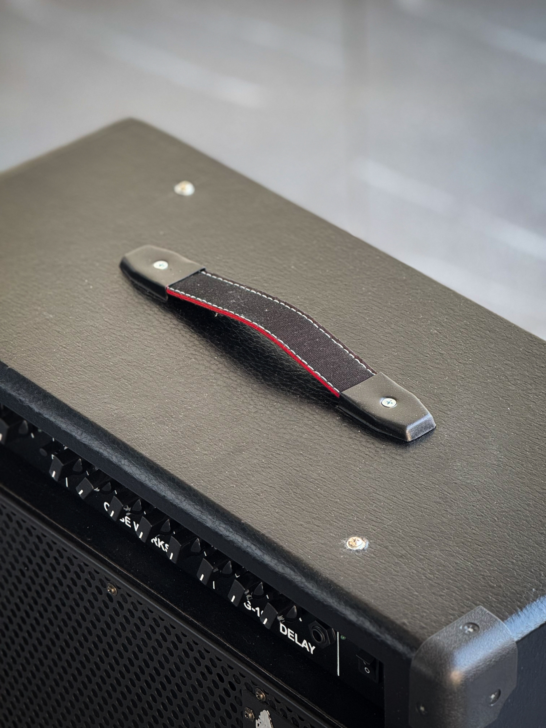 แอมป์กีต้าร์ไฟฟ้า Rock FG-100BT ทรงเอียง ขนาด 100 วัตต์ ดอก 12" Electric Guitar Ampifier มีบลูทูธ เสียบกีตาร์ 2 ช่อง เอฟเฟคในตัว