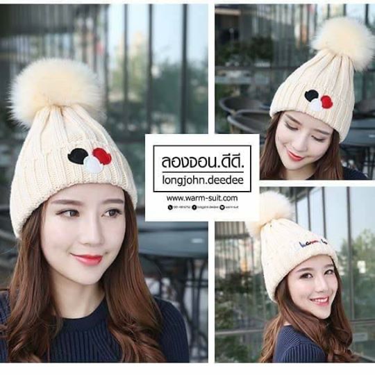 หมวกทอไหมพรมยกลายสาน แต่งปอมบน