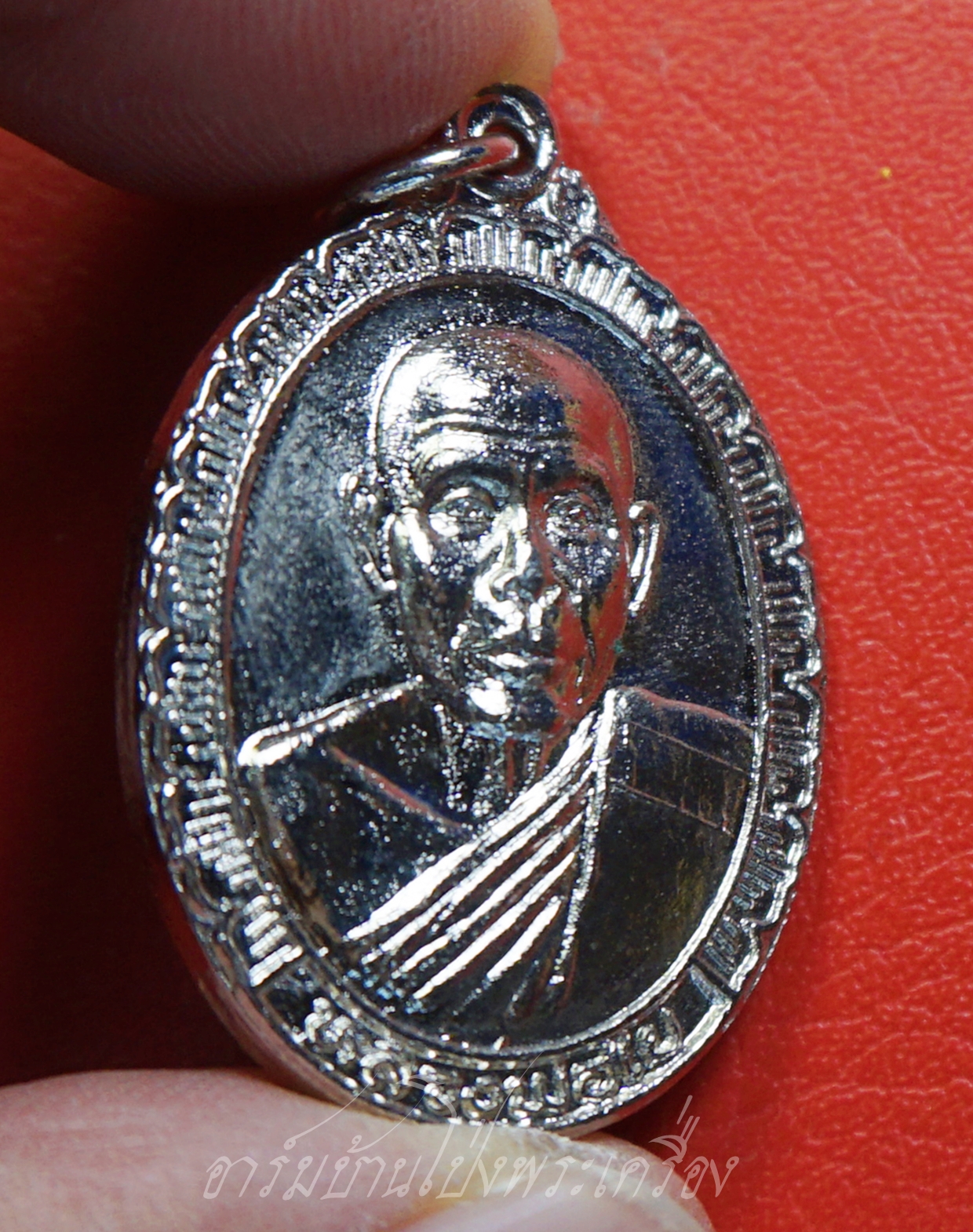 พระอาจารย์ใย วัดหนองอ้อตะวันออก รุ่นสร้างอุโบสถ ปี๒๕๓๘ เนื้อกะไหล่เงิน(องค์ที่3)