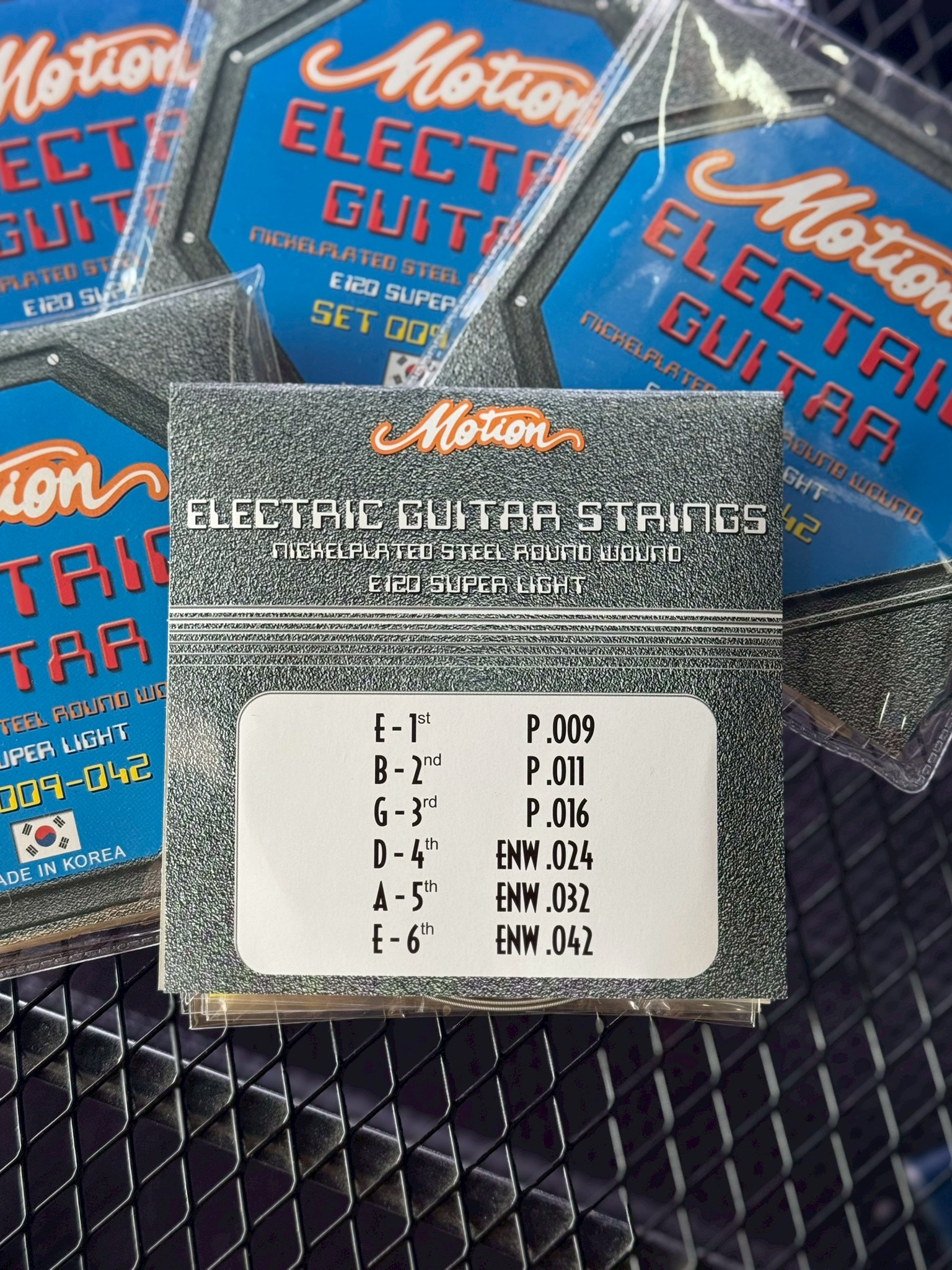 Motion สายกีตาร์ไฟฟ้า ครบชุด 6 เส้น รุ่น E120 เบอร์ 9 / E110 เบอร์ 10 - ของแท้จากเกาหลี