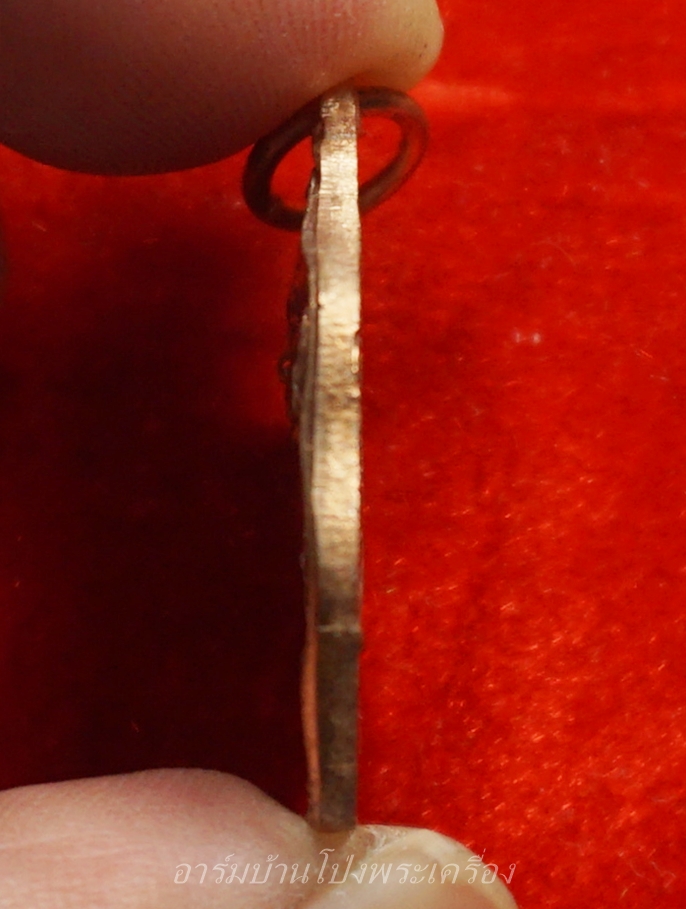 หลวงพ่ออุตตมะ ออกวัดบ้านโป่ง สร้างศาลาการเปรียญ หลังยันต์หมู เนื้อทองผิวไฟ(องค์ที่3)