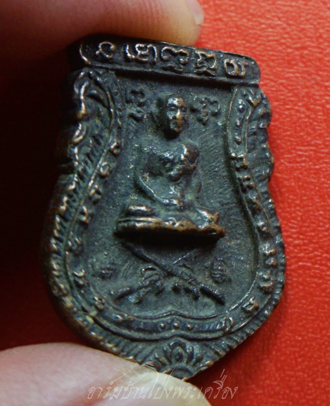 หลวงพ่อพุฒ วัดกลางบางพระ เหรียญหล่อนั่งปืน ไม่มีห่วง เนื้อทองแดงรมดำ(องค์ที่1)