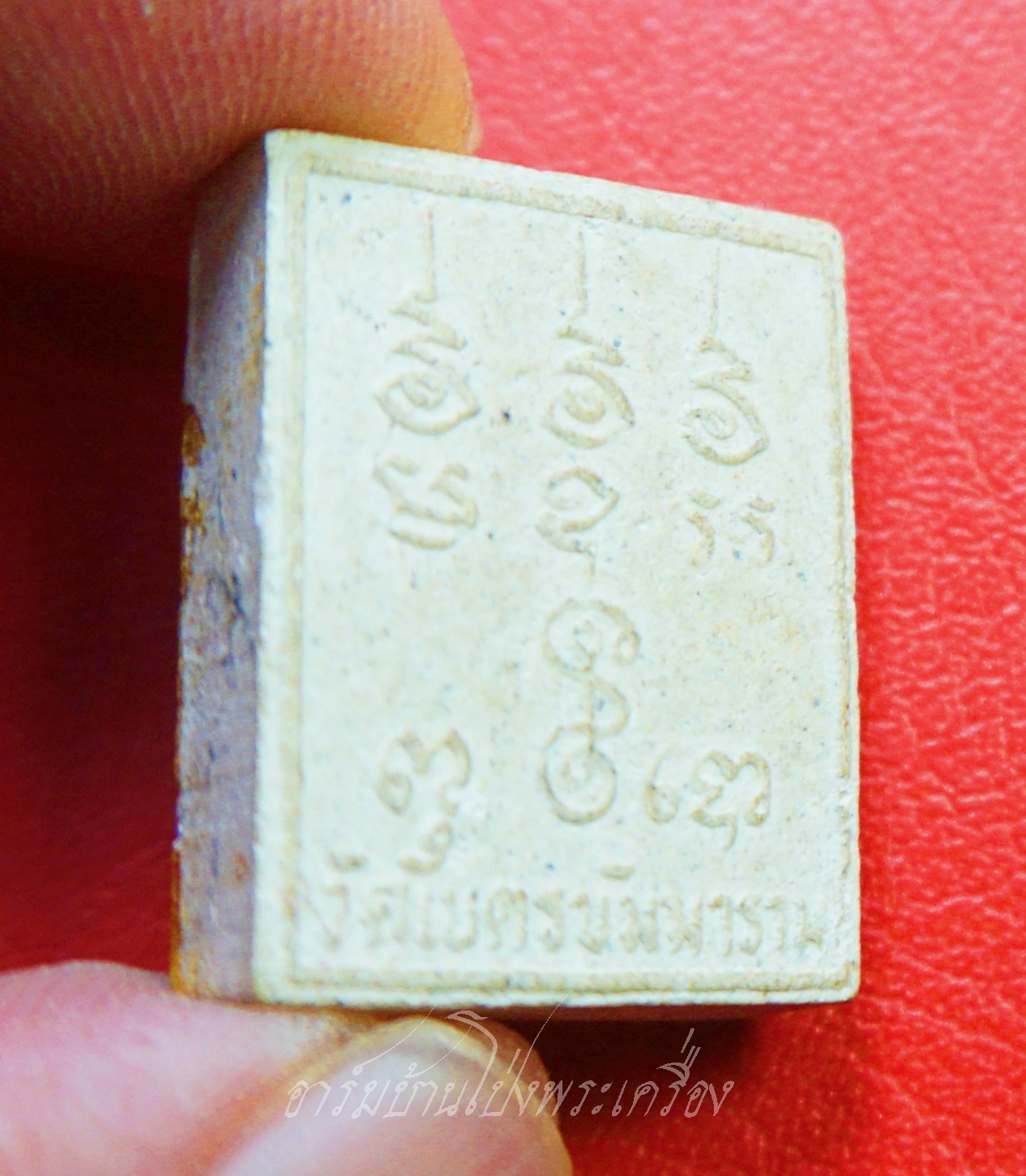 หลวงพ่อสำเภาทอง วัดเนกขัมมาราม ด้านหน้าทาทอง มีจารดินสอ เนื้อผง(องค์ที่1)