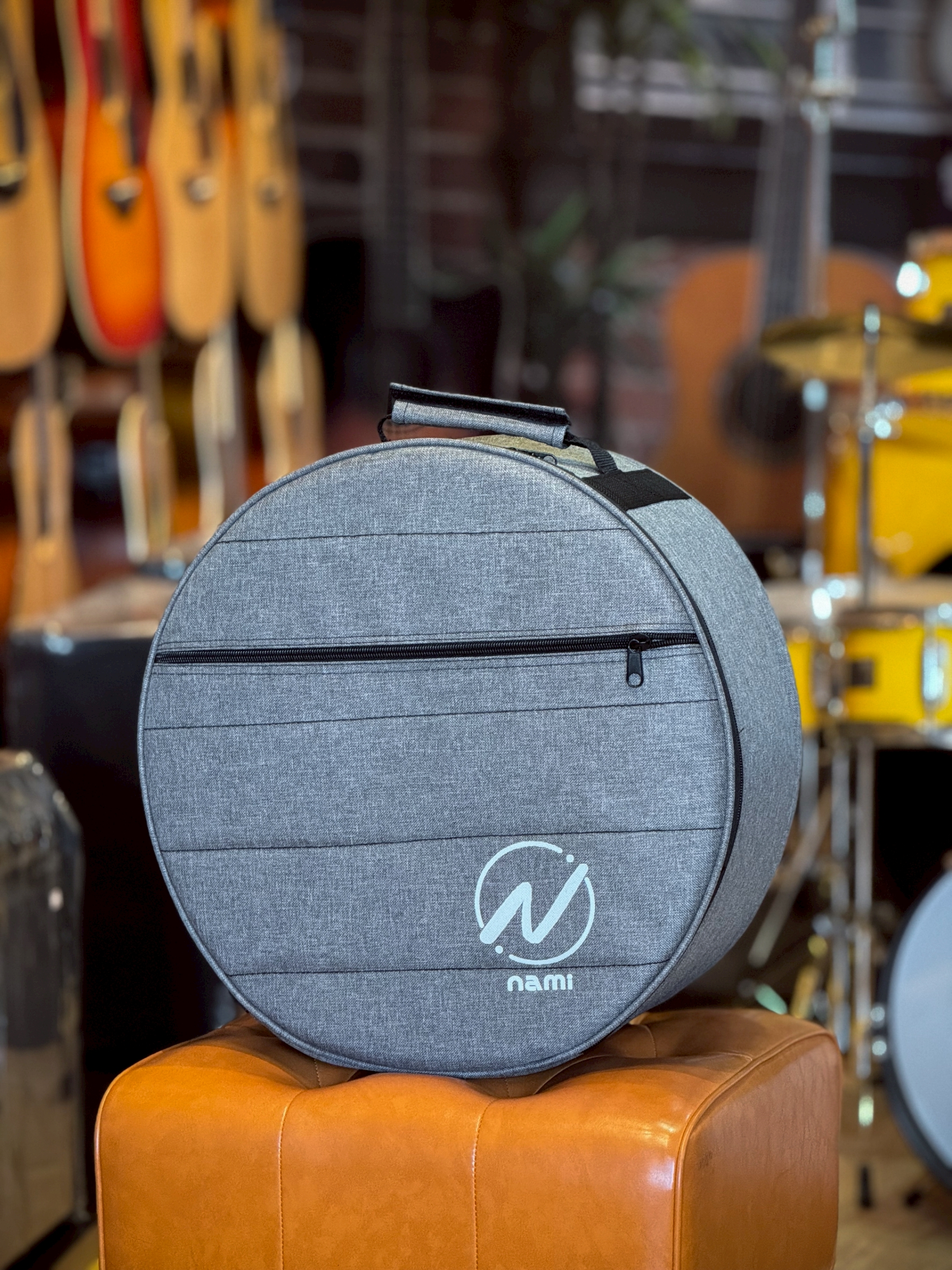 กระเป๋าสแนร์ NAMI ผ้ายีนส์เทา กระเป๋าใส่สแนร์ ฟองน้ำ 12 มิล ขนาด 14 นิ้ว บุฟองน้ำหนา มีหูหิ้ว พร้อมสายสะพาย