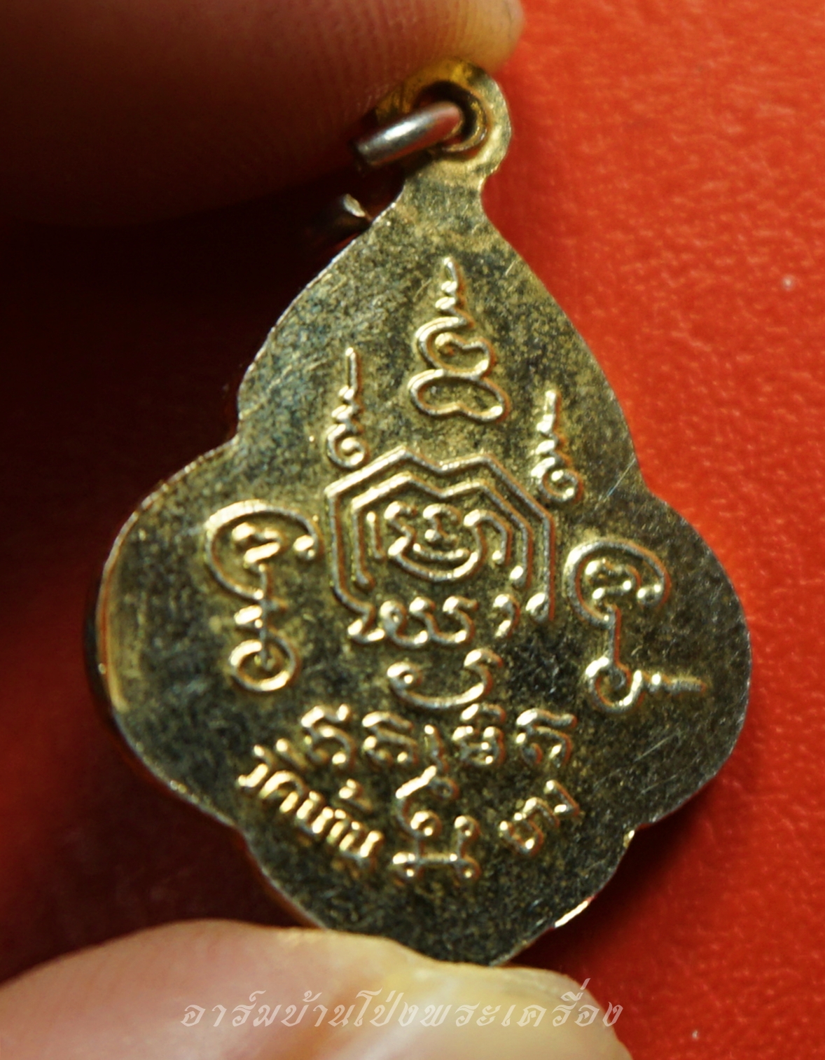 หลวงปู่จันทร์ วัดบ้านยาง เหรียญดอกจิก เนื้อกะไหล่ทอง(องค์ที่2)