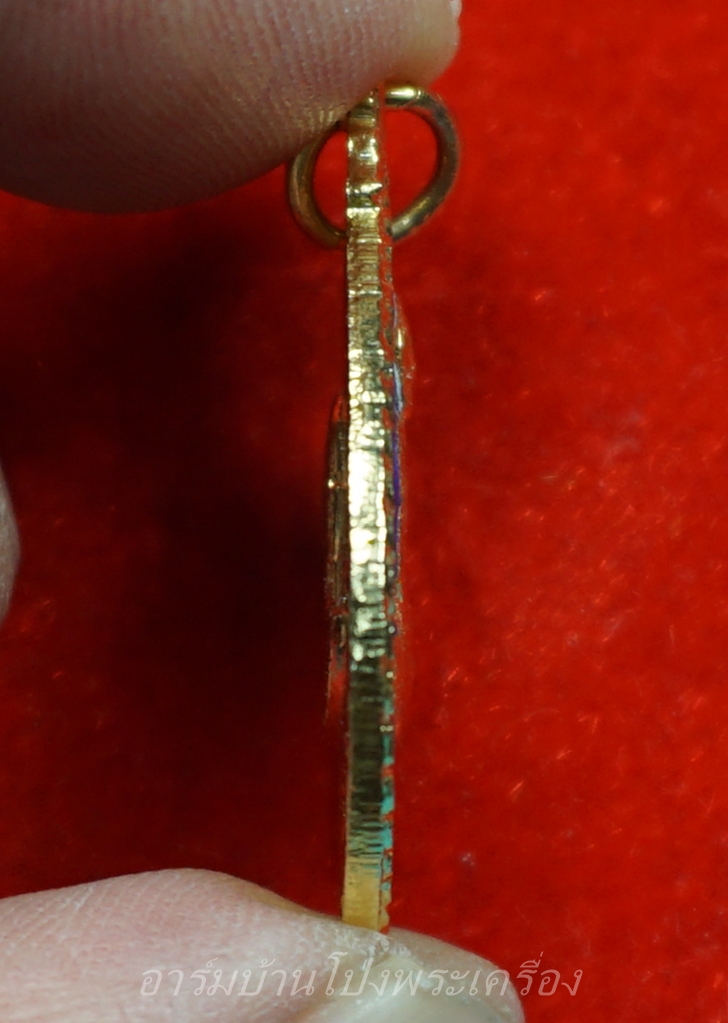 หลวงปู่มหาปิ่น ชลิโต หลังท่านพ่อฝั้น วัดอริยวงศาราม หยดน้ำ ปี๒๕๒๑ เนื้อกะไหล่ทองลงยาน้ำเงิน(องค์ที่1)