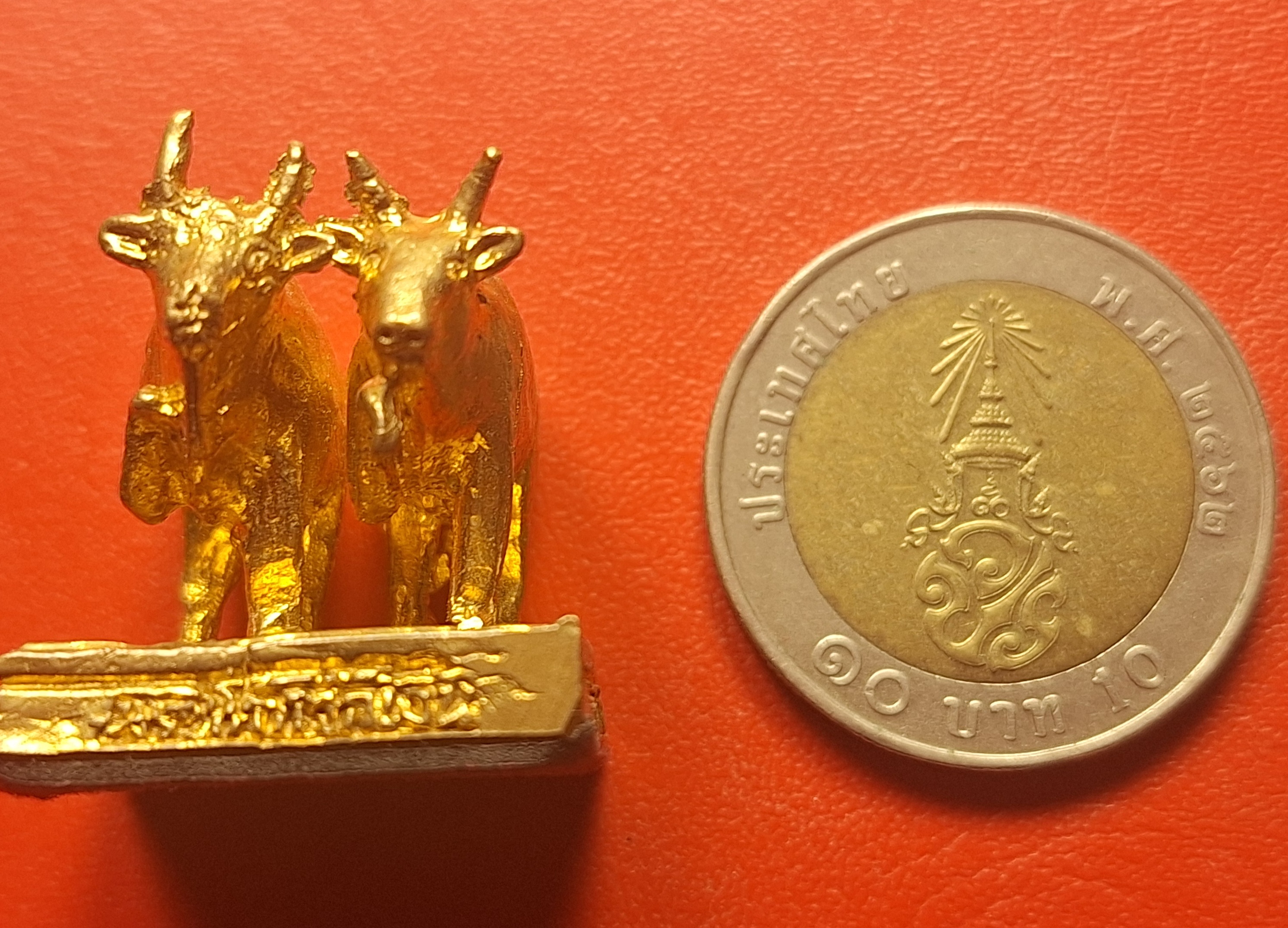 หลวงพ่อบัว วัดเขาแดน พระโคกวักเงินคู่ เนื้อกะไหล่ทอง(องค์ที่1)