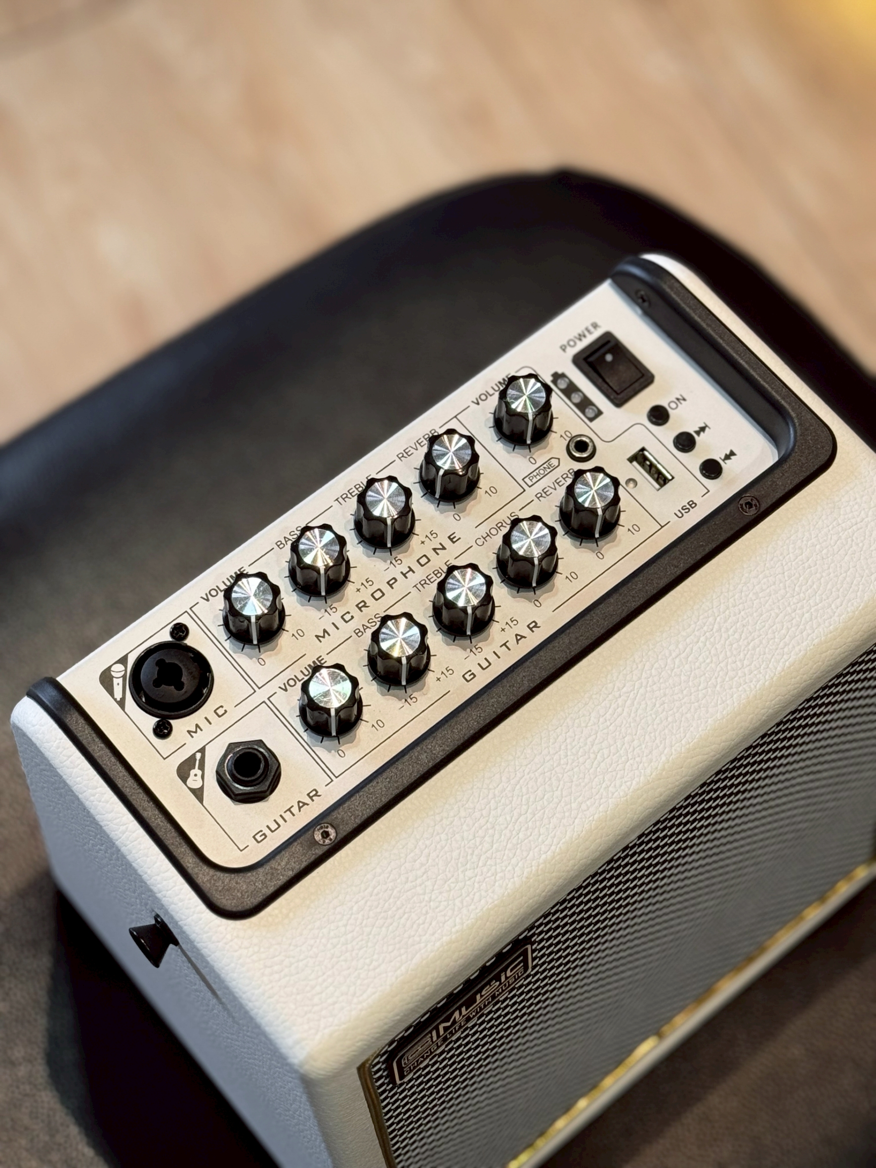 Cool Music BP-Mini 30 วัตต์ Cool Music ตู้แอมป์อคูสติค BP-Mini สีขาว แอมป์อเนกประสงค์ + ชาร์จไฟได้ (มีประกันศูนย์)