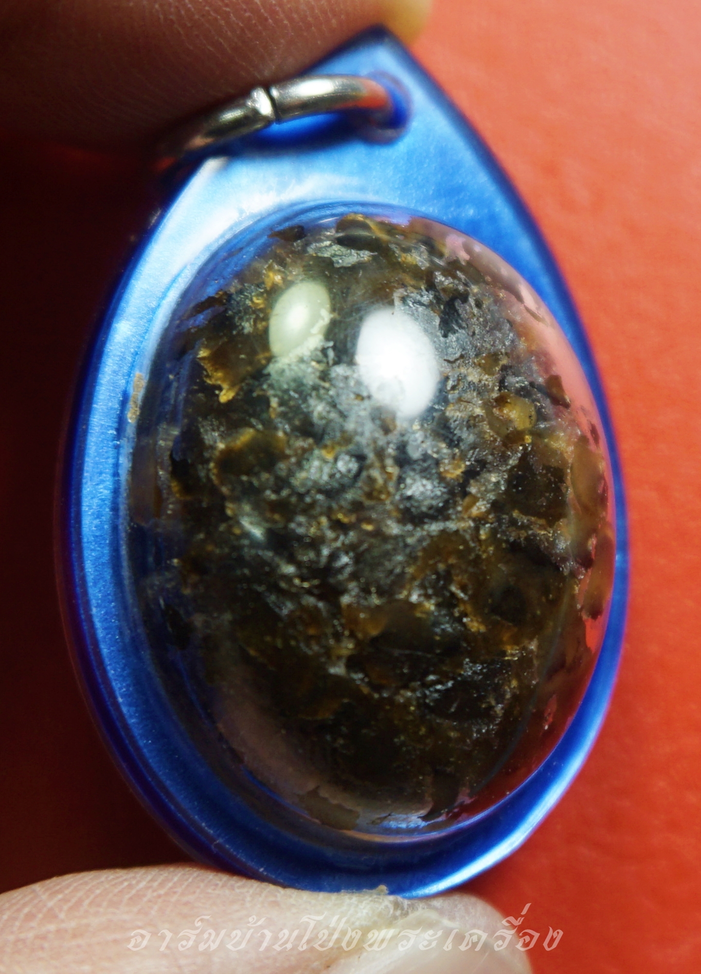 หลวงพ่ออุทัย วัดเกาะตาพุด หลังพอกครั่ง รุ่นครบรอบอายุ 72 ปี เนื้อฝาบาตร เลี่ยมเดิมจากวัด(องค์ที่3)