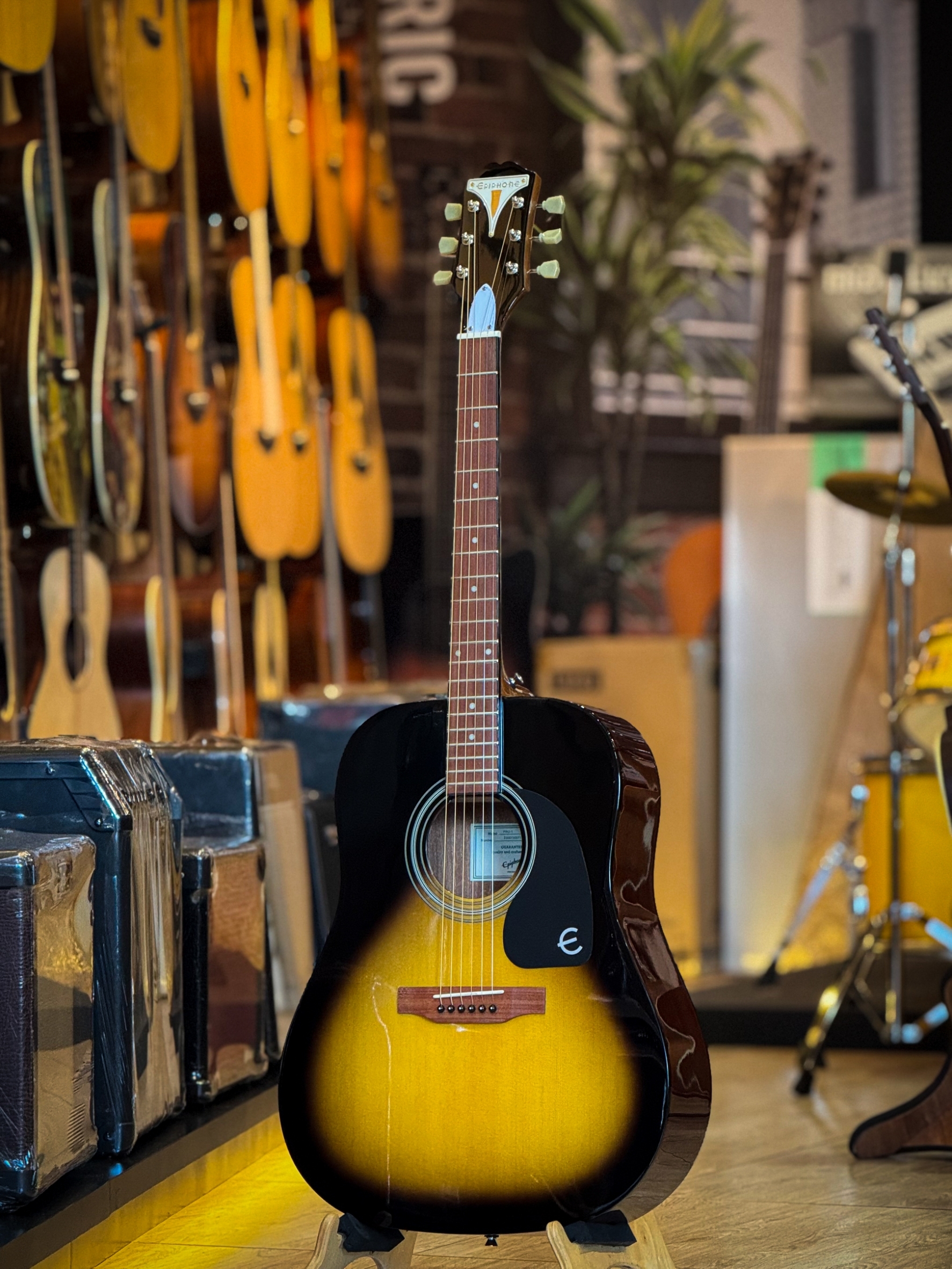 กีตาร์โปร่งไฟฟ้า OS-1 Epiphone รุ่น Pro-1 ขนาด 41 นิ้ว สีซันเบิส มีลำโพงเอ็กเฟ็กในตัว แถมฟรี ปิ๊ก2อัน ที่เก็บปิ๊ก