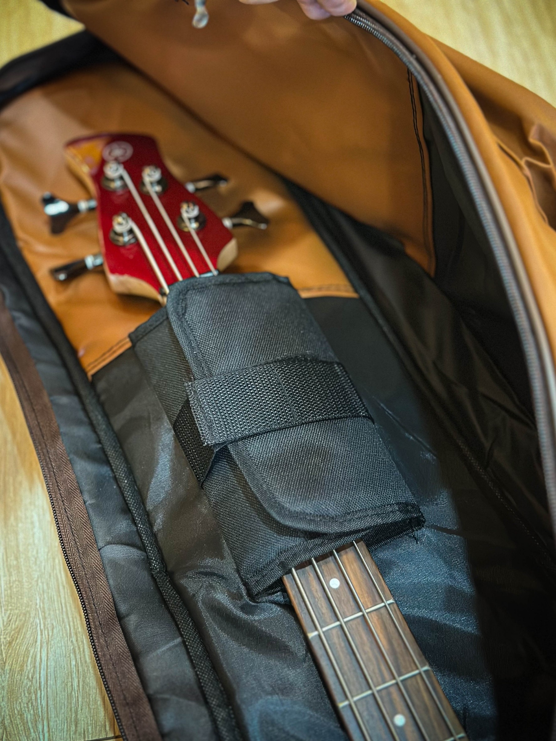Soft Case Bass Bag NAMI บุฟองน้ำ 5 มิล สีน้ำตาล วัสดุเป็นหนัง กระเป๋าเบสหนัง เบสไฟฟ้า มีหูหิ้ว/สะพายหลังได้