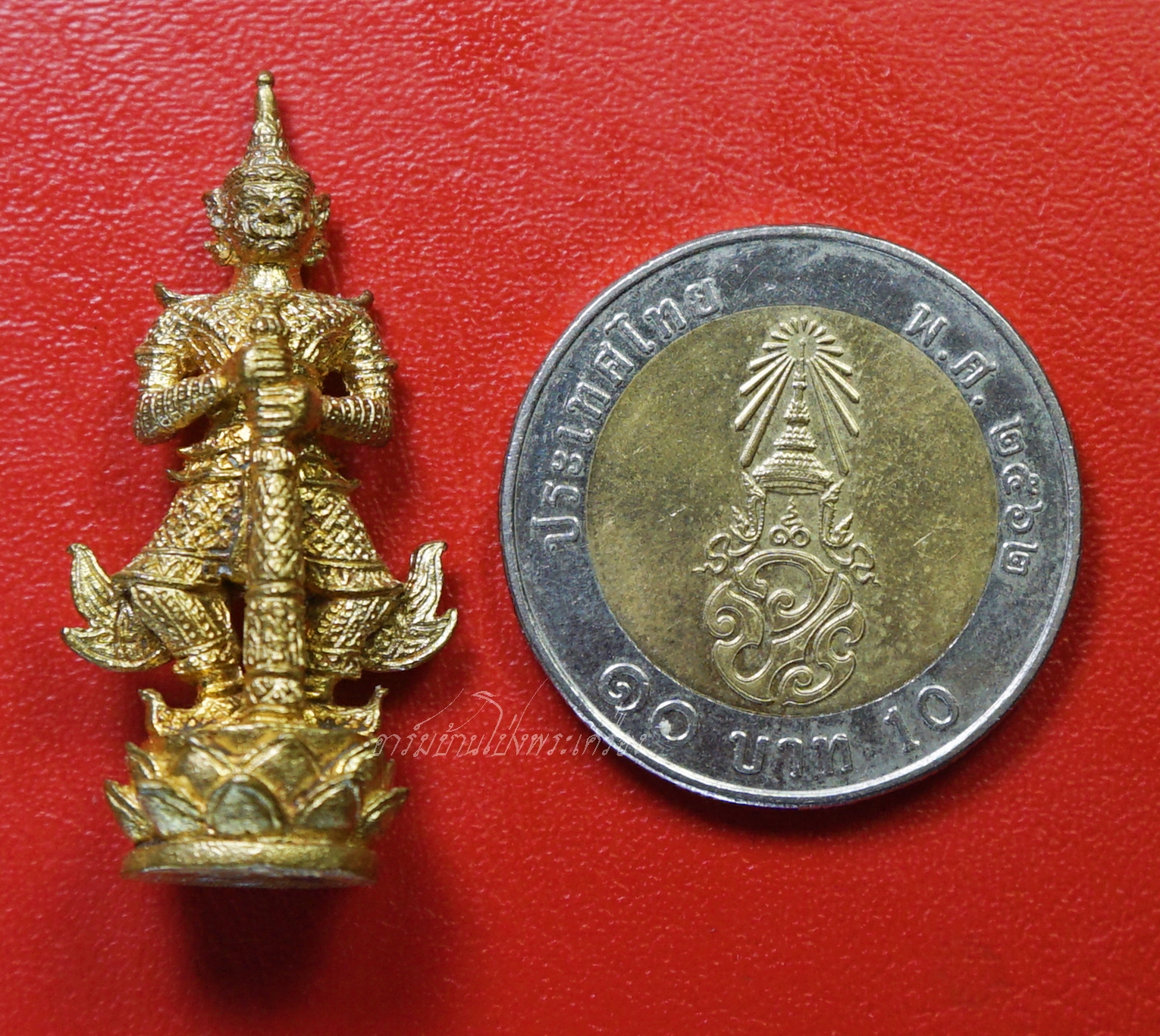 หลวงพ่อสอน วัดลาดบัวขาว ปี๒๕๕๓ ท้าวเวสสุวรรณ พิมพ์ใหญ่ เนื้อฝาบาตร โค๊ตดอกบัว เลข๑๐๔๓(องค์ที่1)